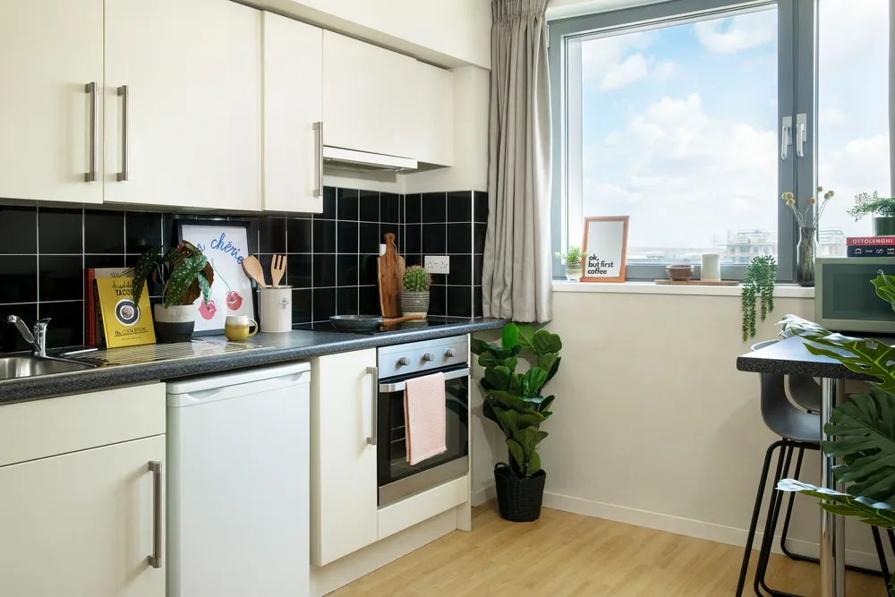 Emily Bowes Court photo 22