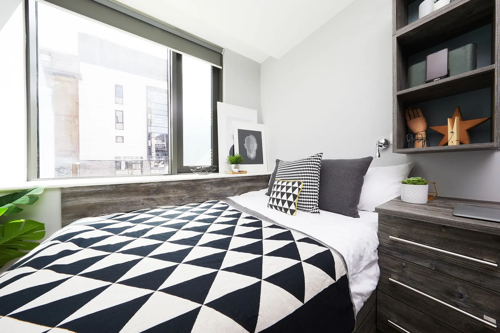 Platinum 1-Bed Apartment at Crown Place, Cardiff