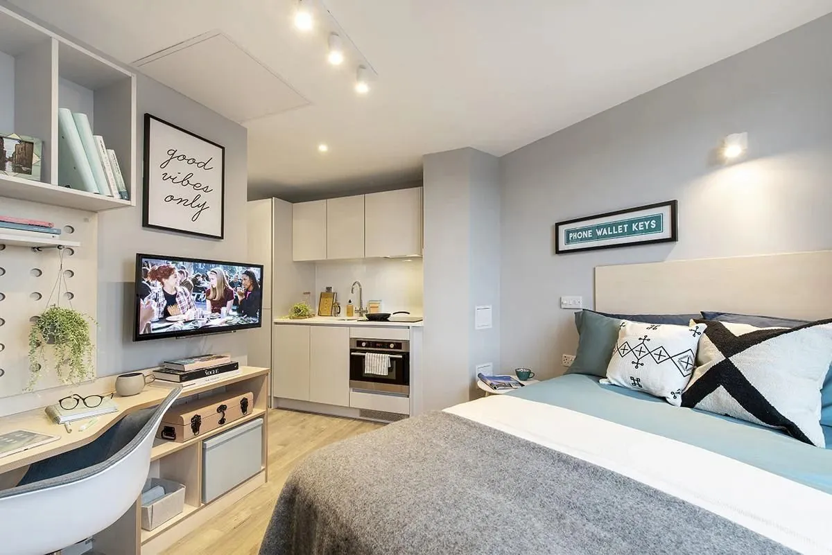 Studio Premium at Hillside House Sheffield