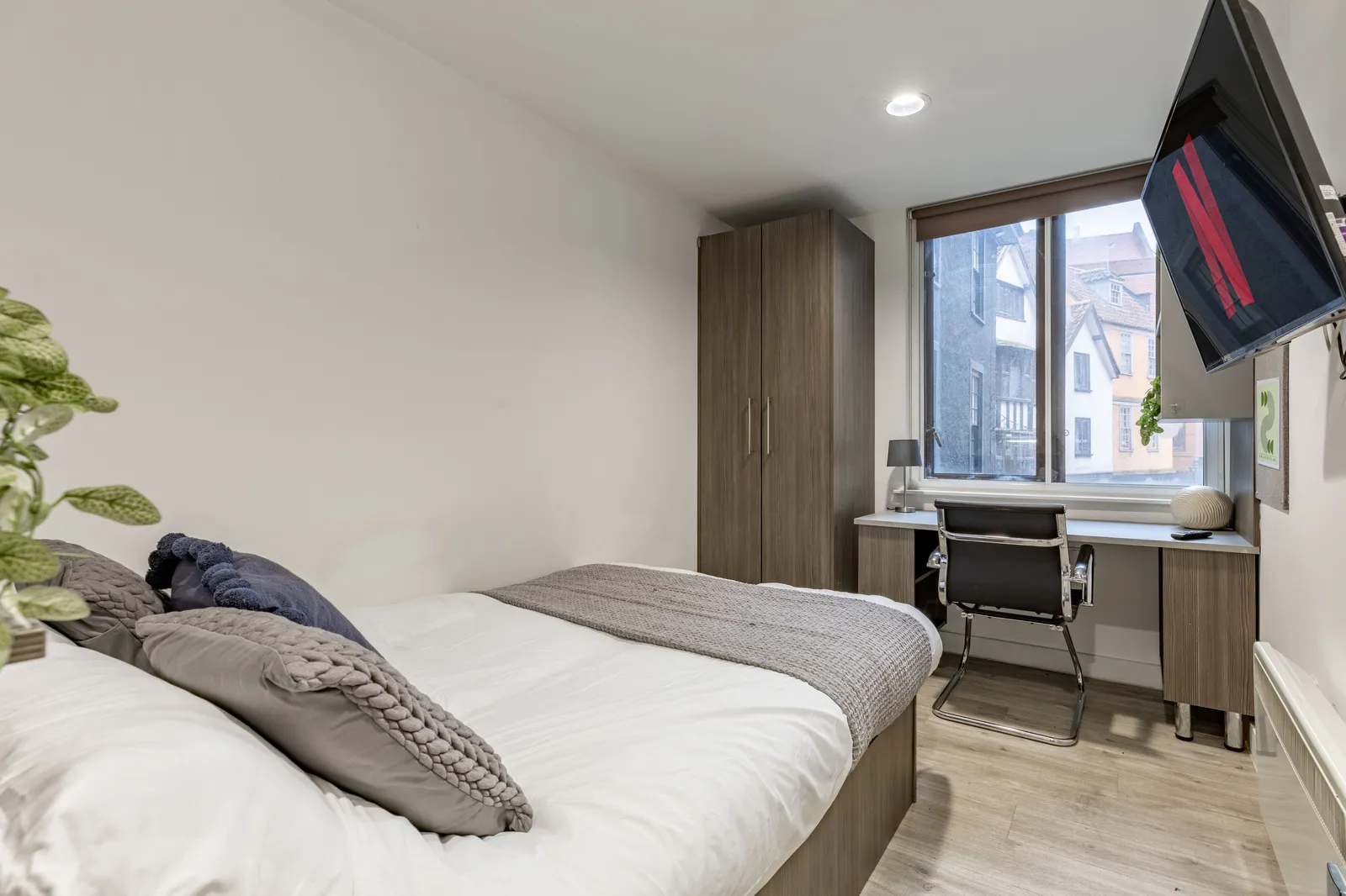 Deluxe 2 Bed Apartment at Centre Gate
