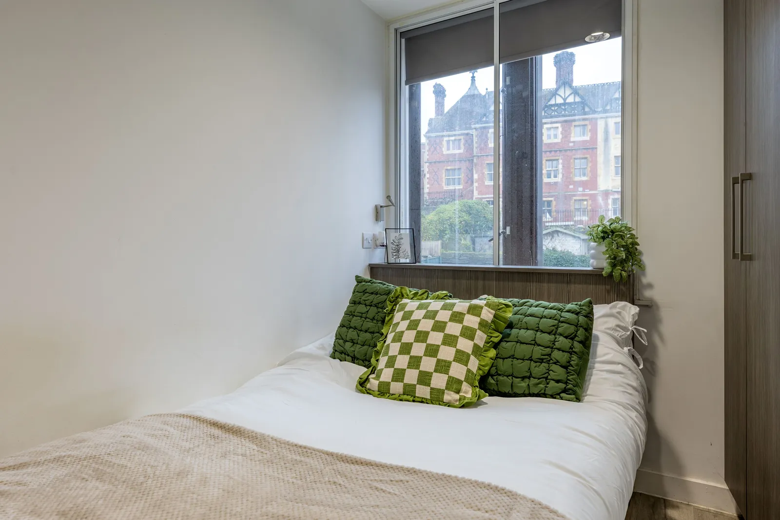 Classic 2 Bed Apartment at Centre Gate