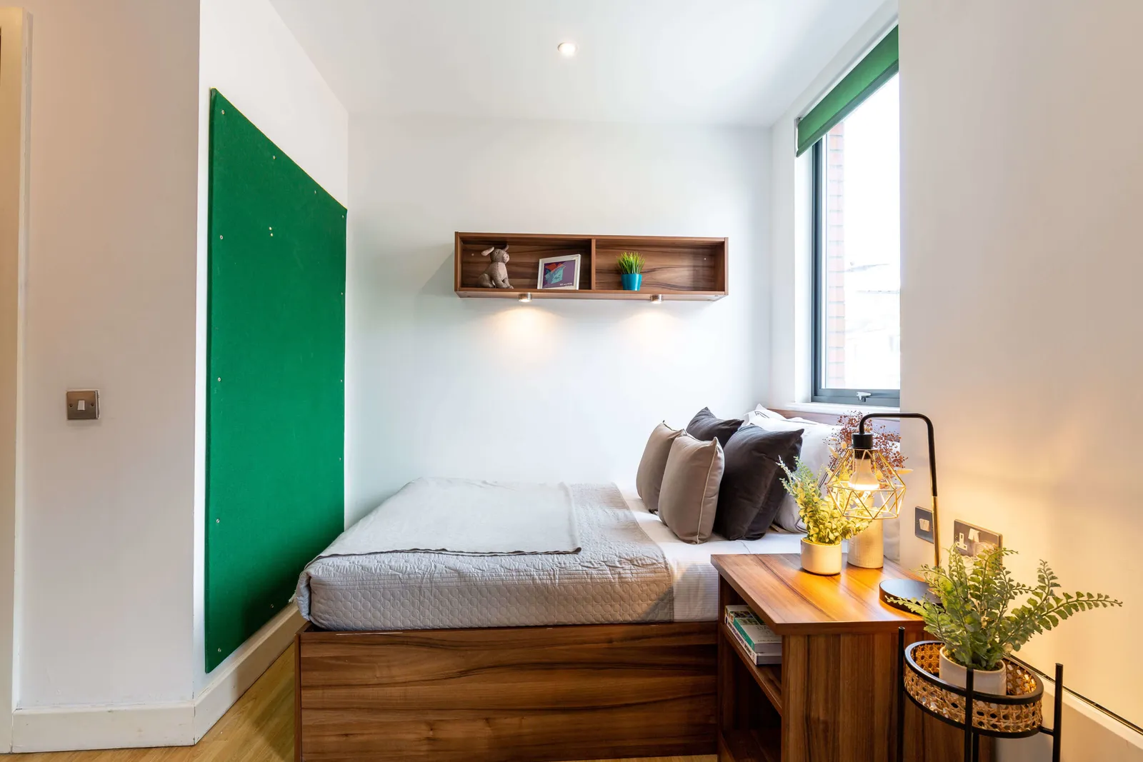 Premium Studio at King Square Studios