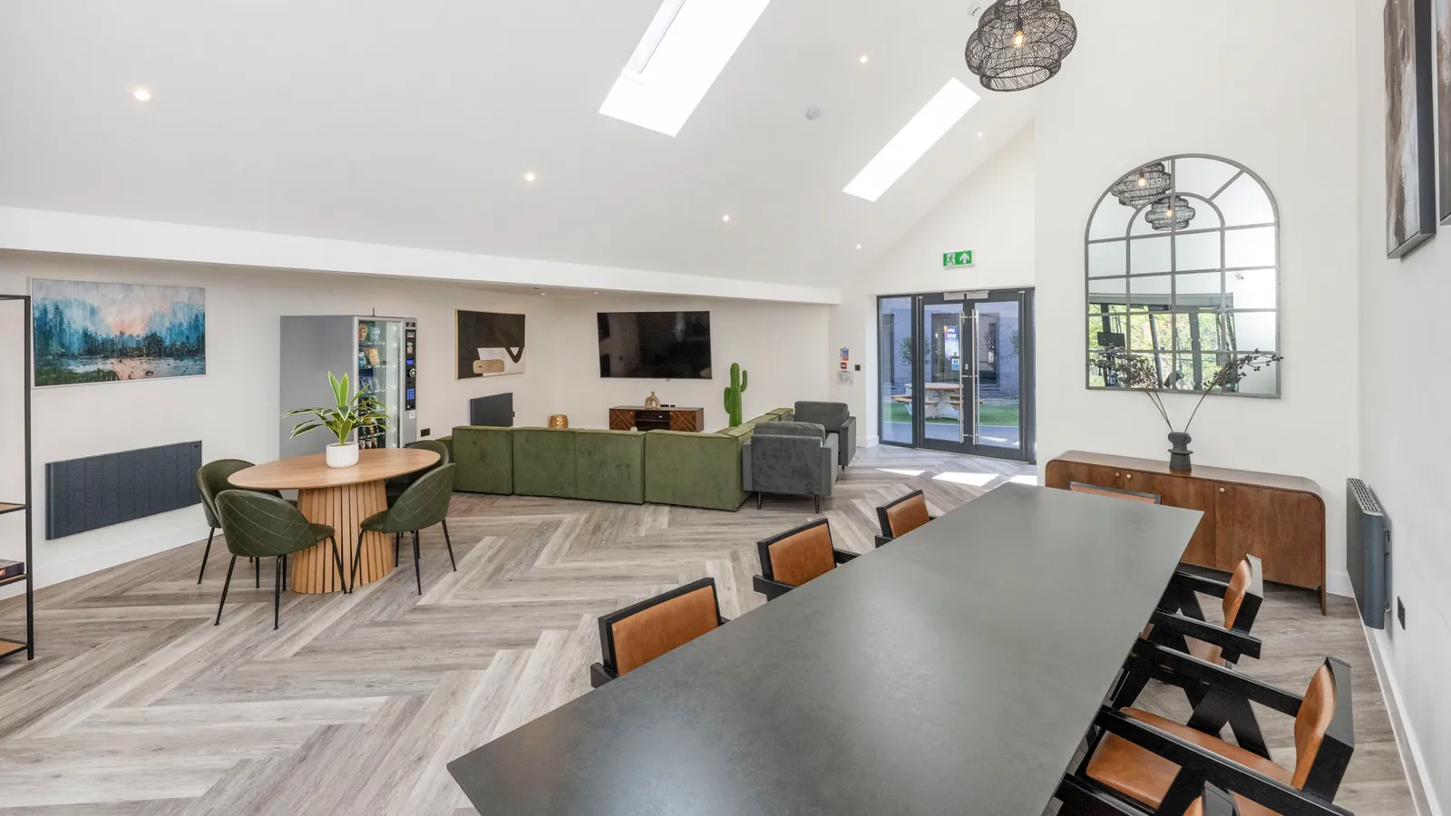 Riverside House photo 1