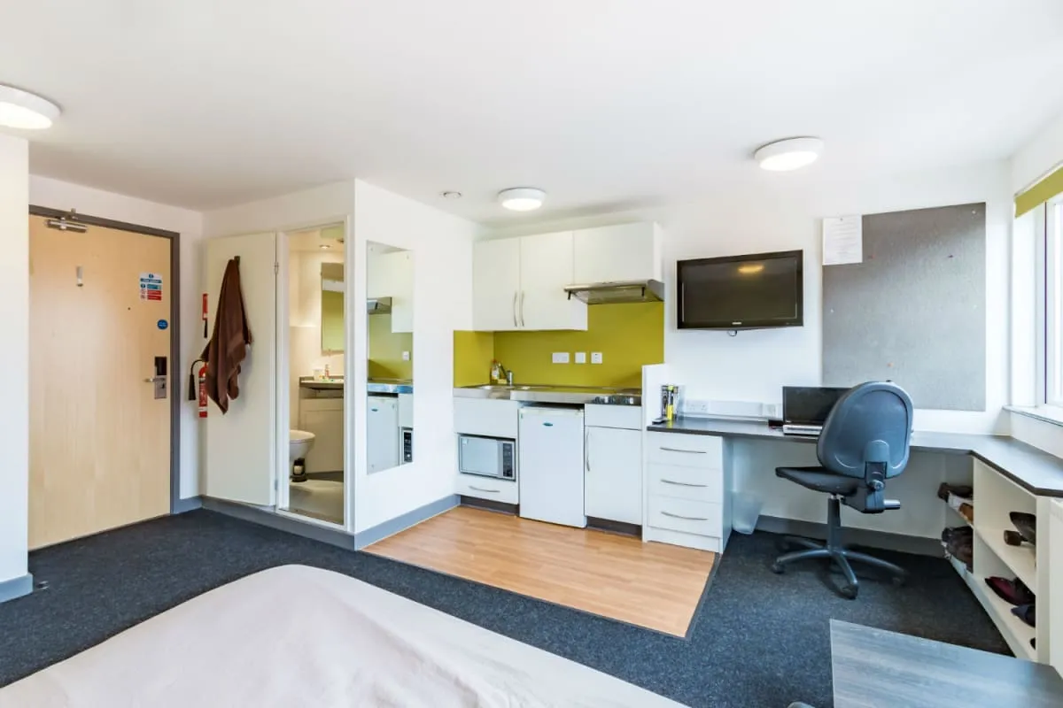 Extra Large Studio at Russell View