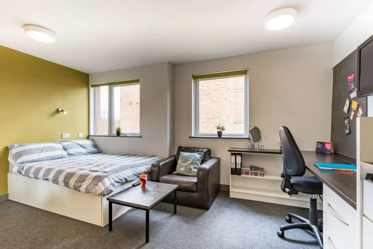 Large Studio at Russell View