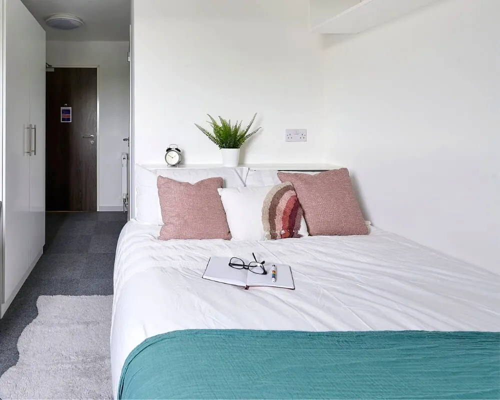Standard Ensuite at Frobisher House