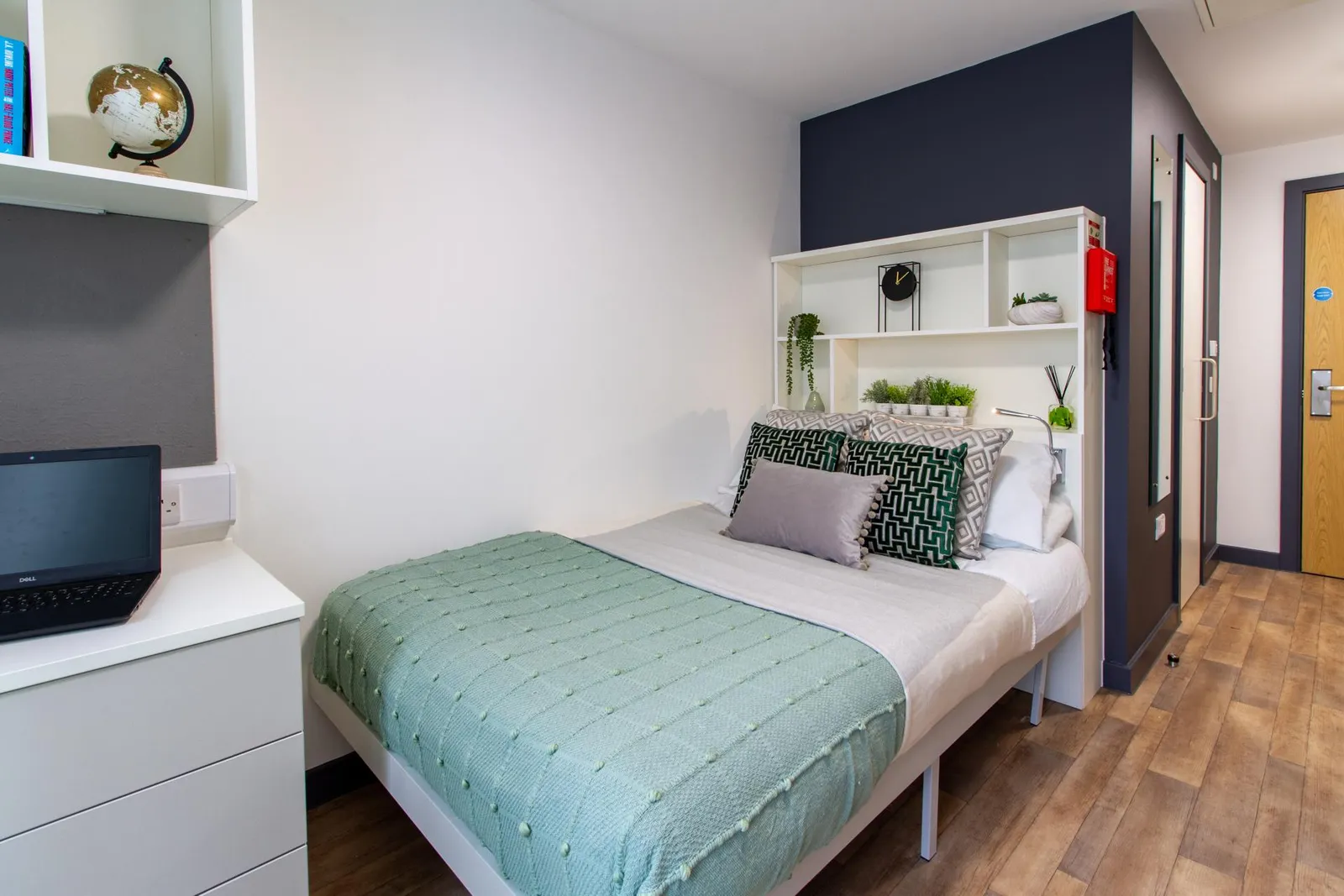 Classic Ensuite at Plymouth Cross House