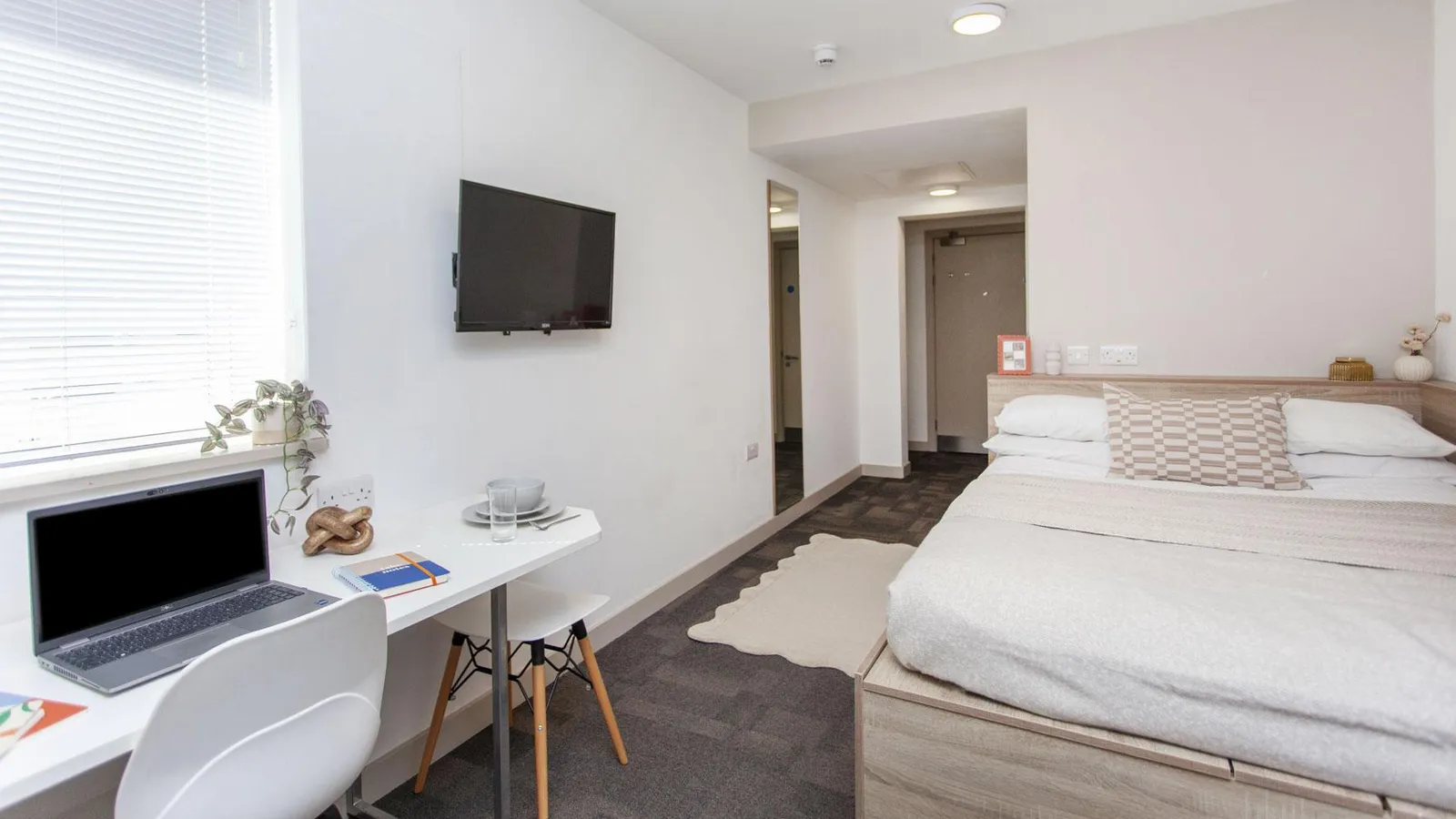 Studio Apartment at Berkshire House