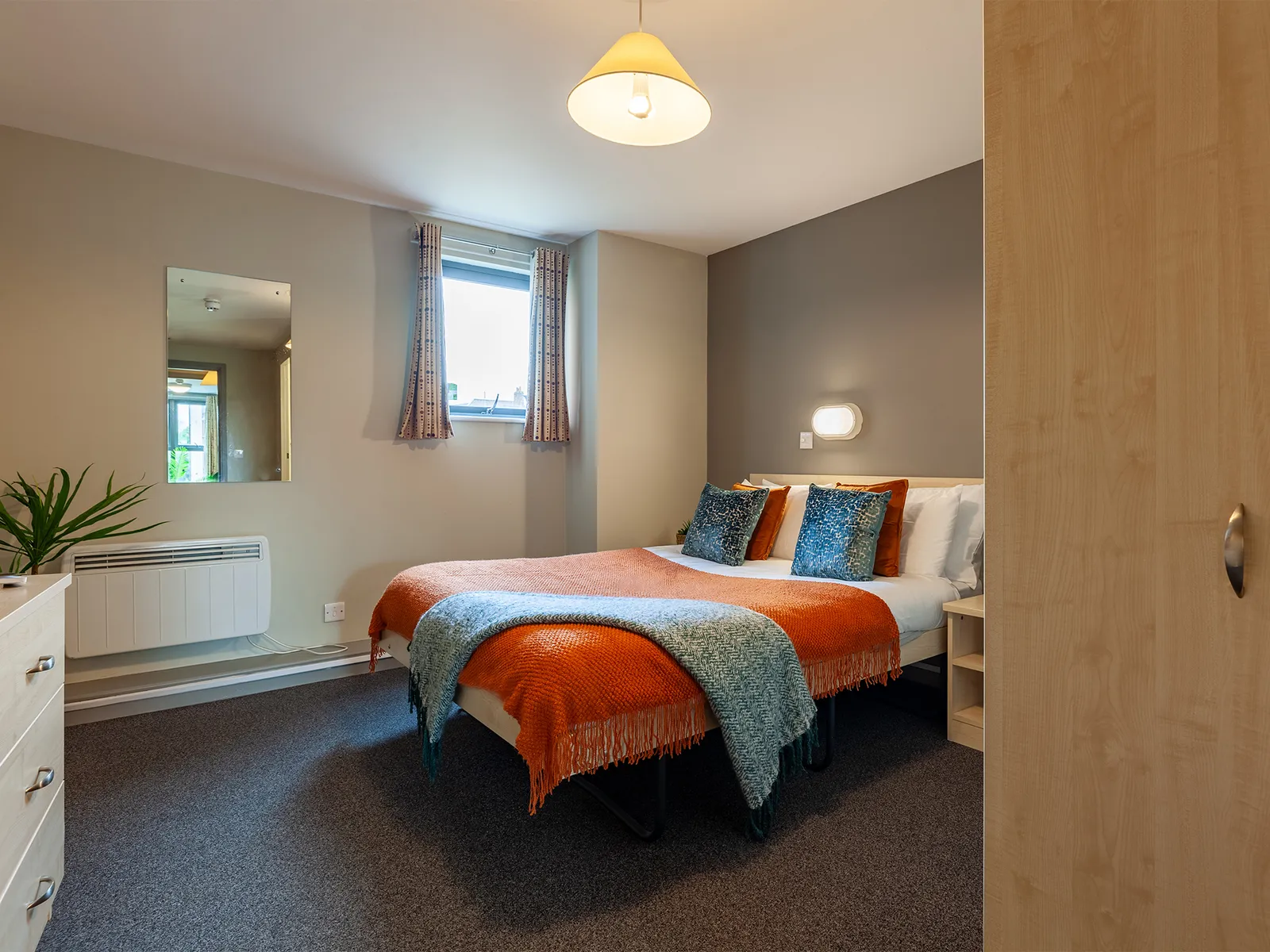 Crown House photo 17