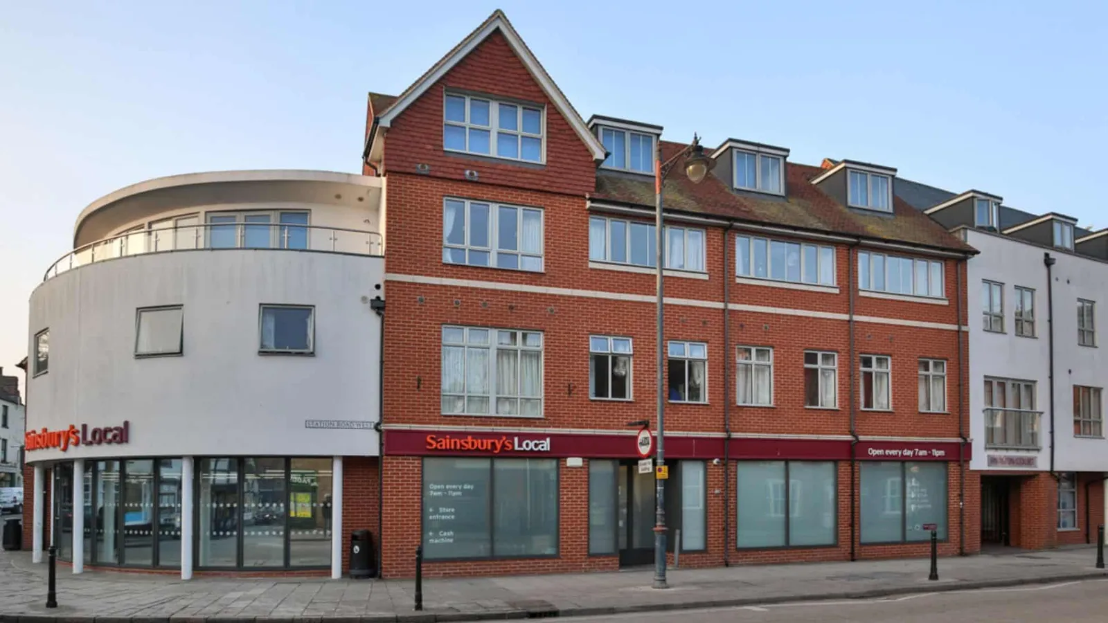 Pavilion Court photo 8