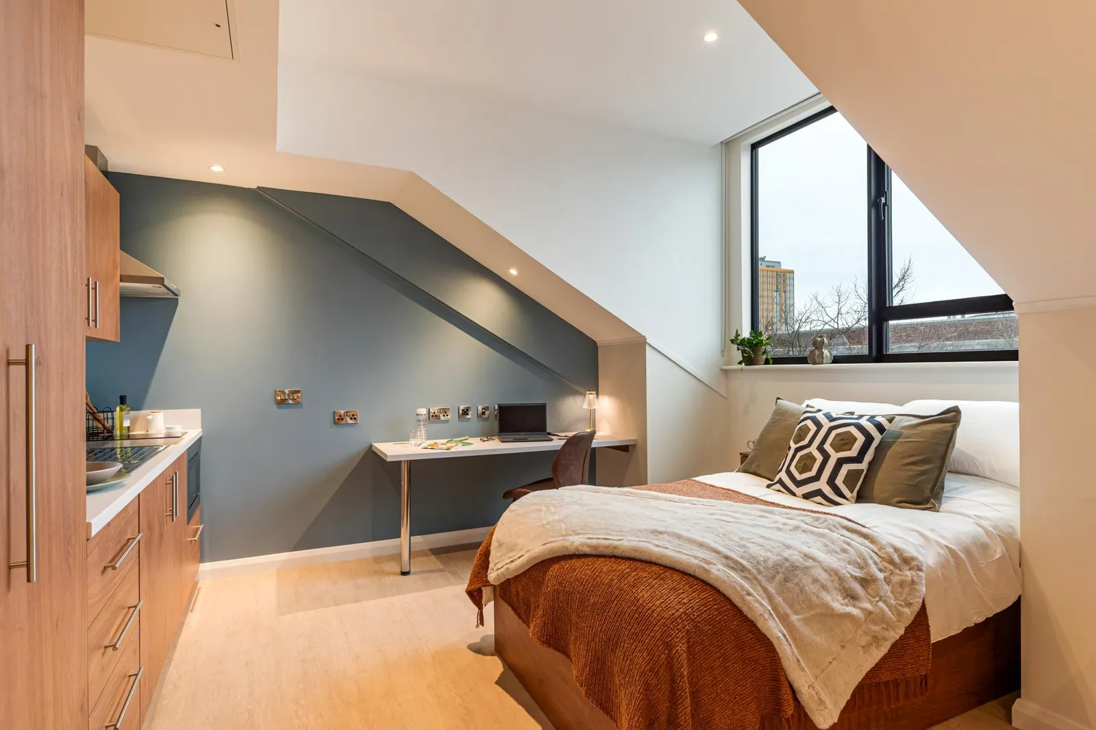 Ryan Hall, Belfast | Brand New for 2026! photo 2