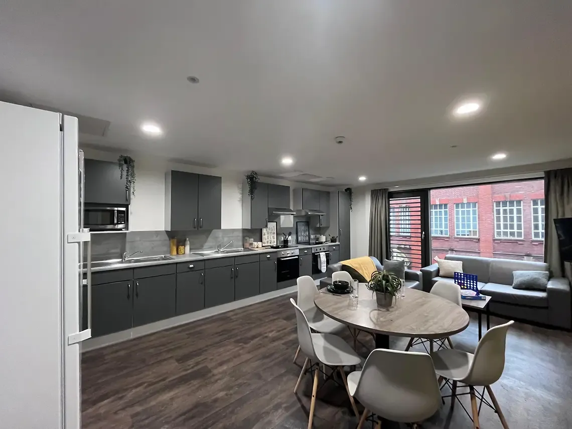 Yugo Bentley House photo 8
