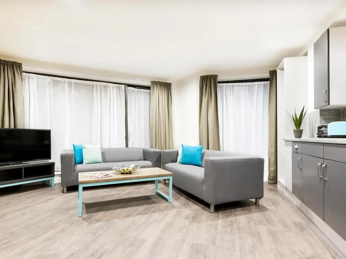 Yugo Bentley House photo 18