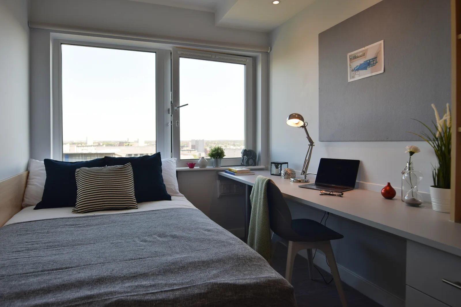 Silver En Suite Plus at iQ Broderick House