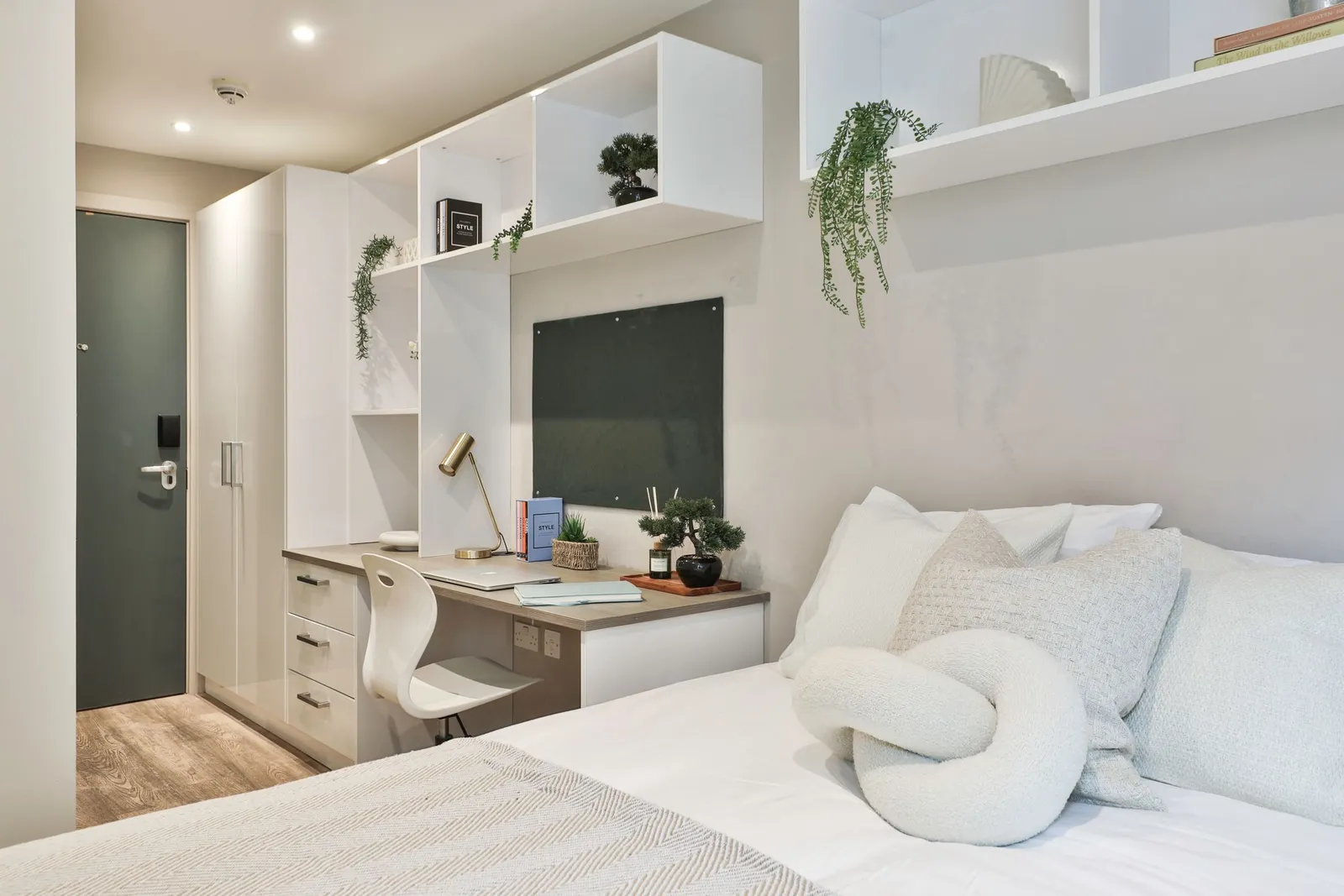 Classic 2 Bed Apartment at The Emporium