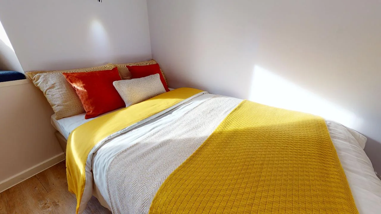 Share a great space in the standard two-bedroom apartment at iQ Brighton