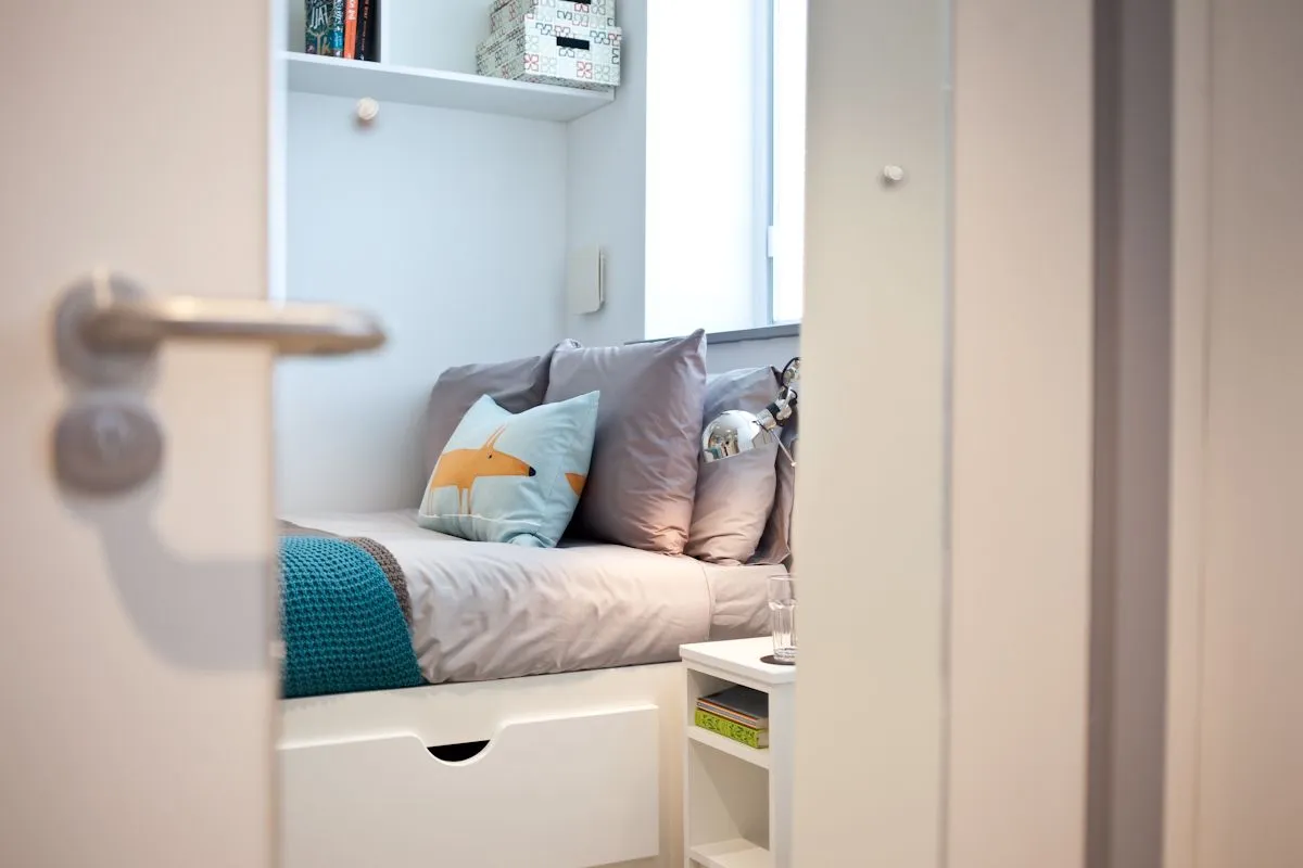 Classic 2 Bed Apartment - Shared Bathroom at College Green