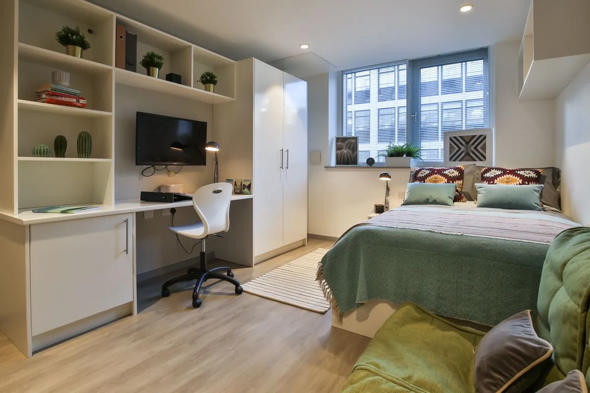 Classic Smaller Studio at College Green