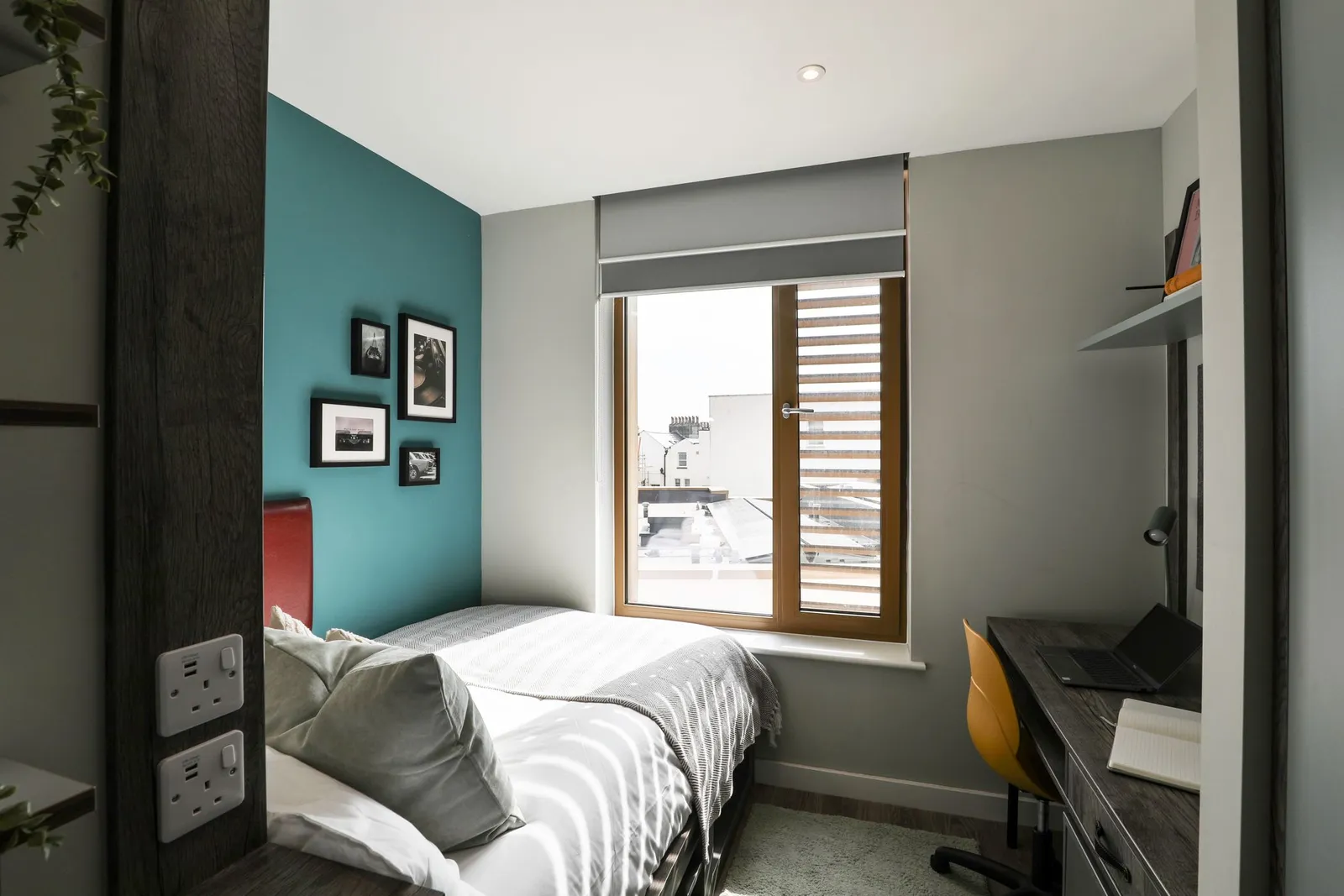 Premium 2 Bed Apartment - Shared Bathroom at College Green