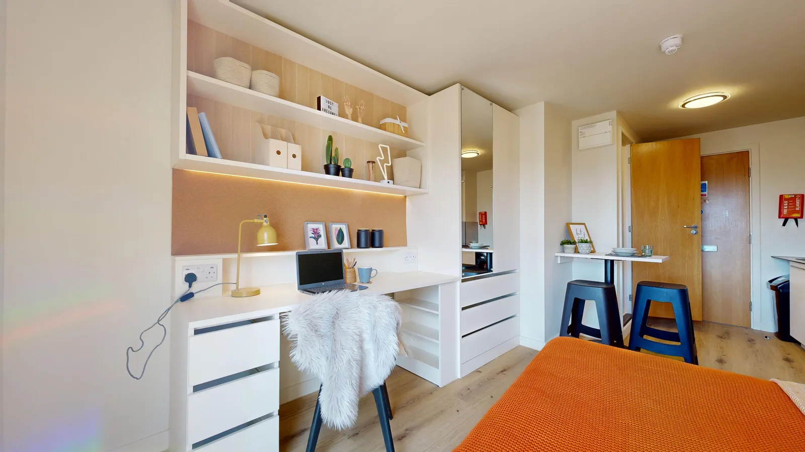 iQ Water Lane House photo 13
