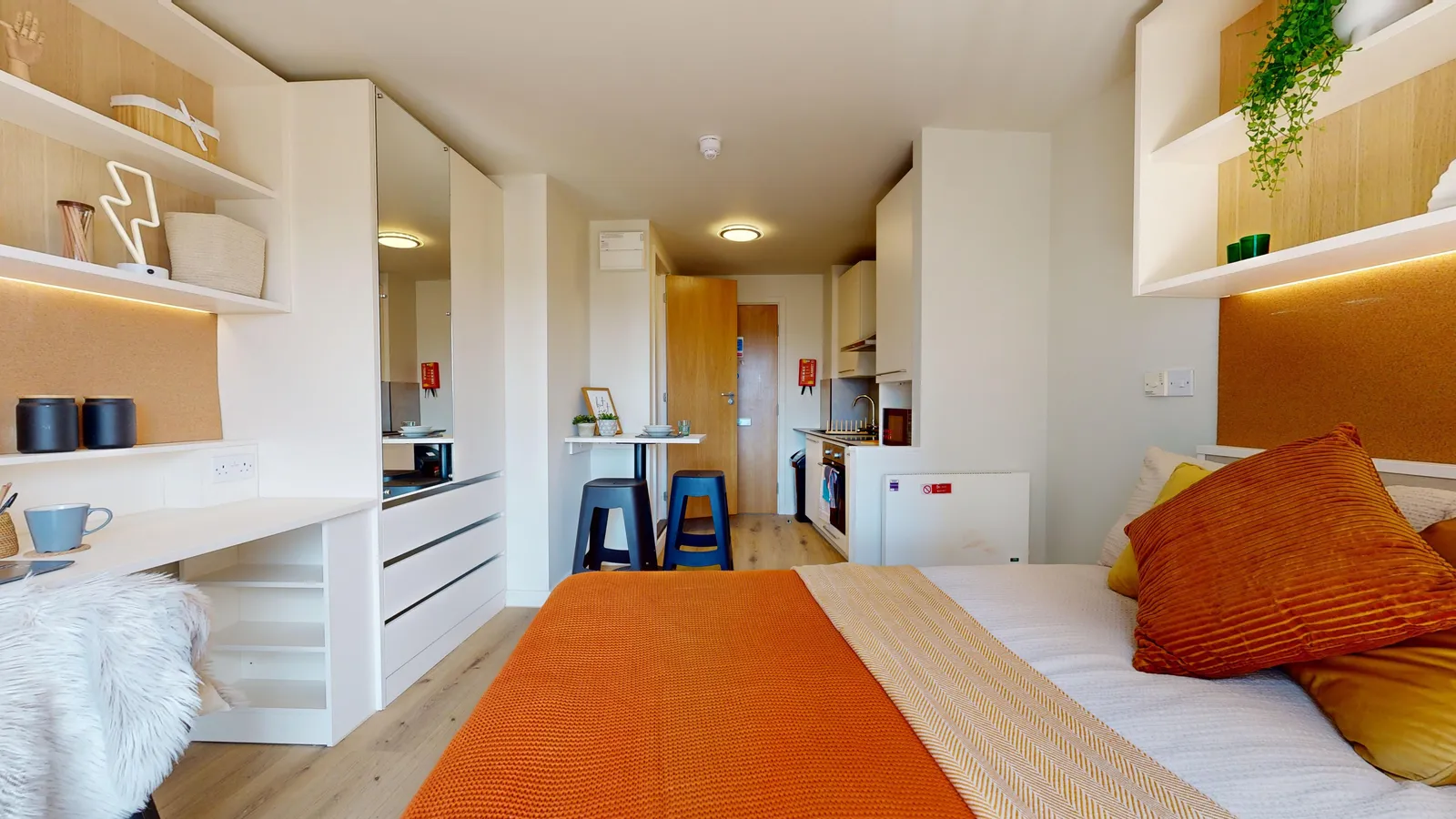 iQ Water Lane House photo 15