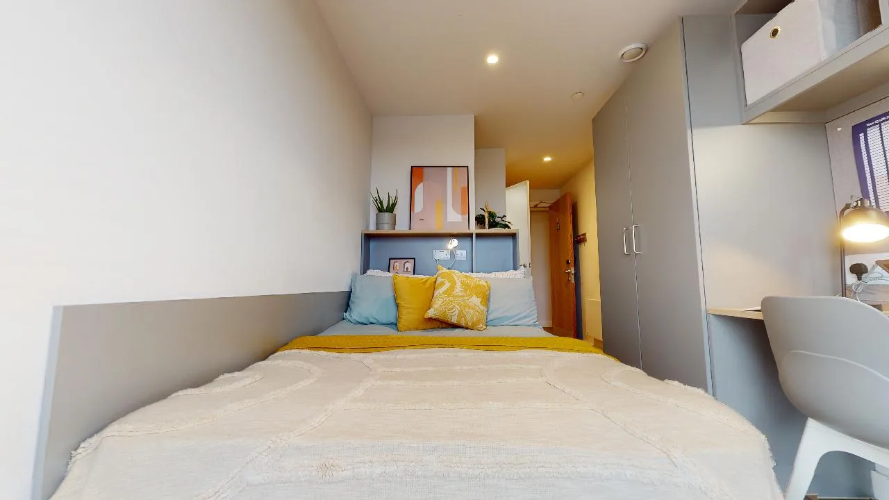Live the high life in our bronze en suite deluxe at iQ Weaver Place