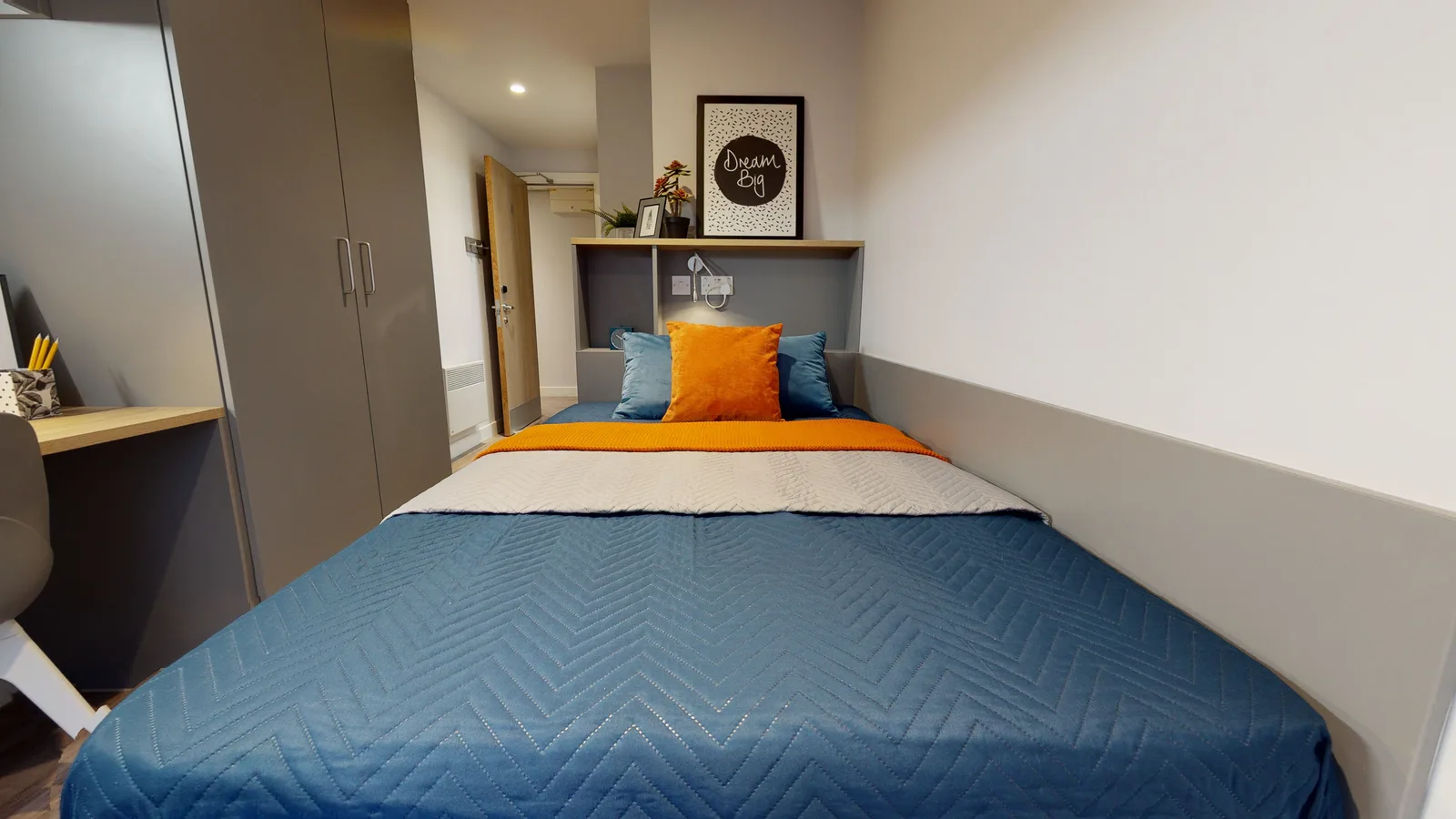 7 Bed Bronze En Suite at iQ Weaver Place