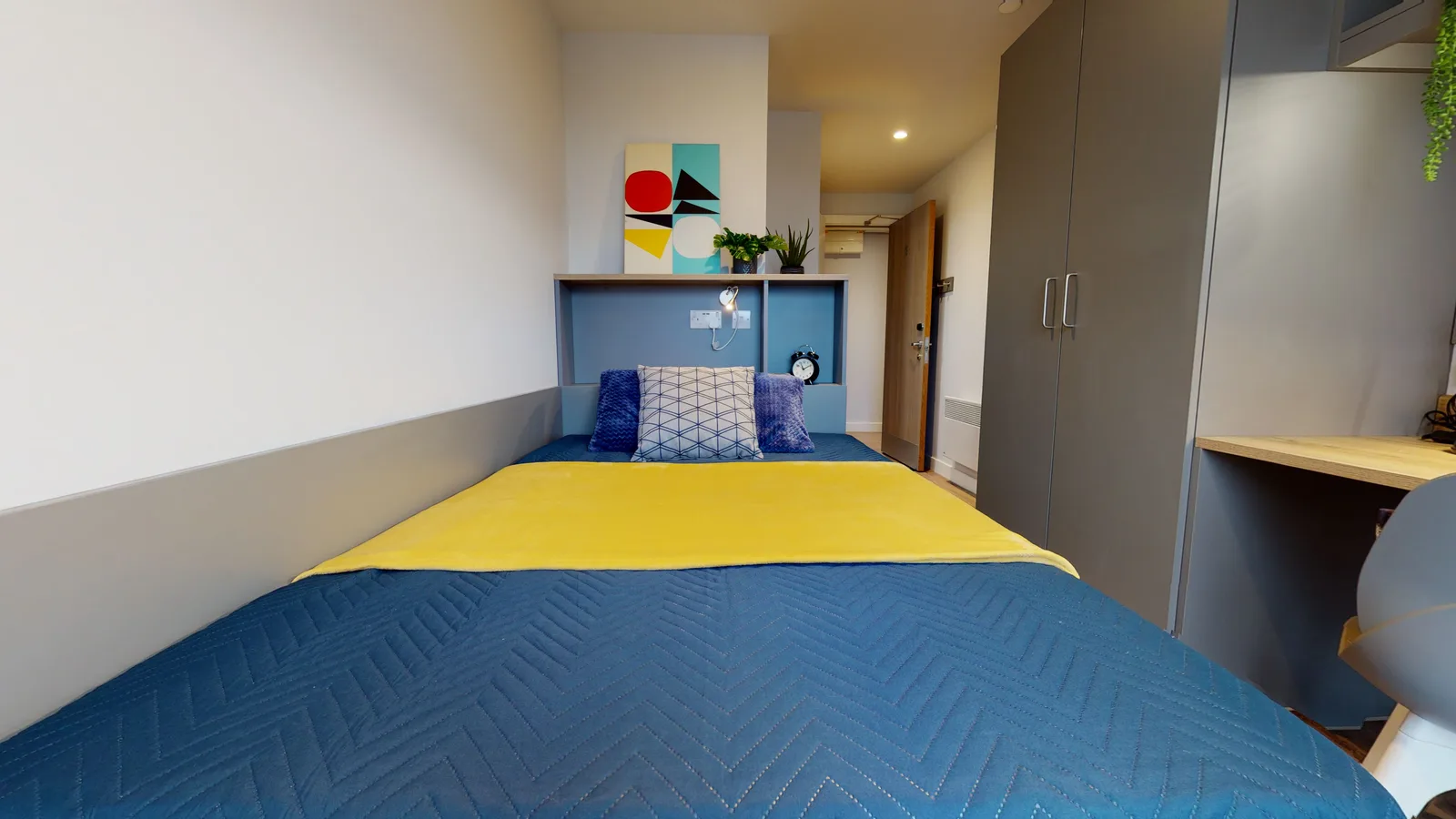 6 Bed Bronze En Suite  at iQ Weaver Place