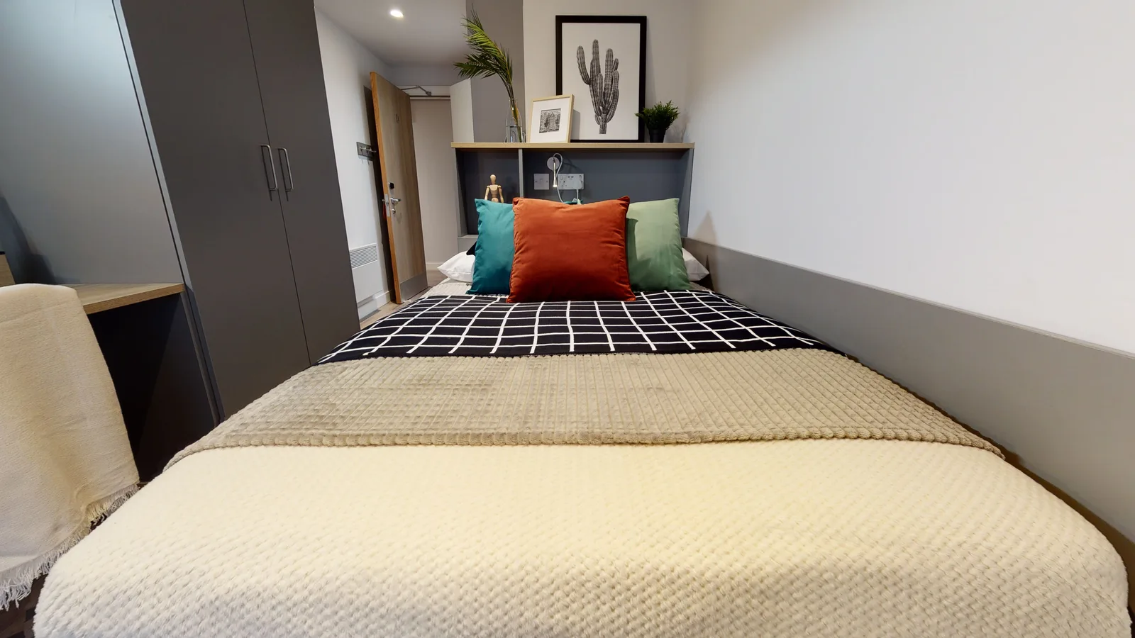 5 Bed Silver En Suite at iQ Weaver Place
