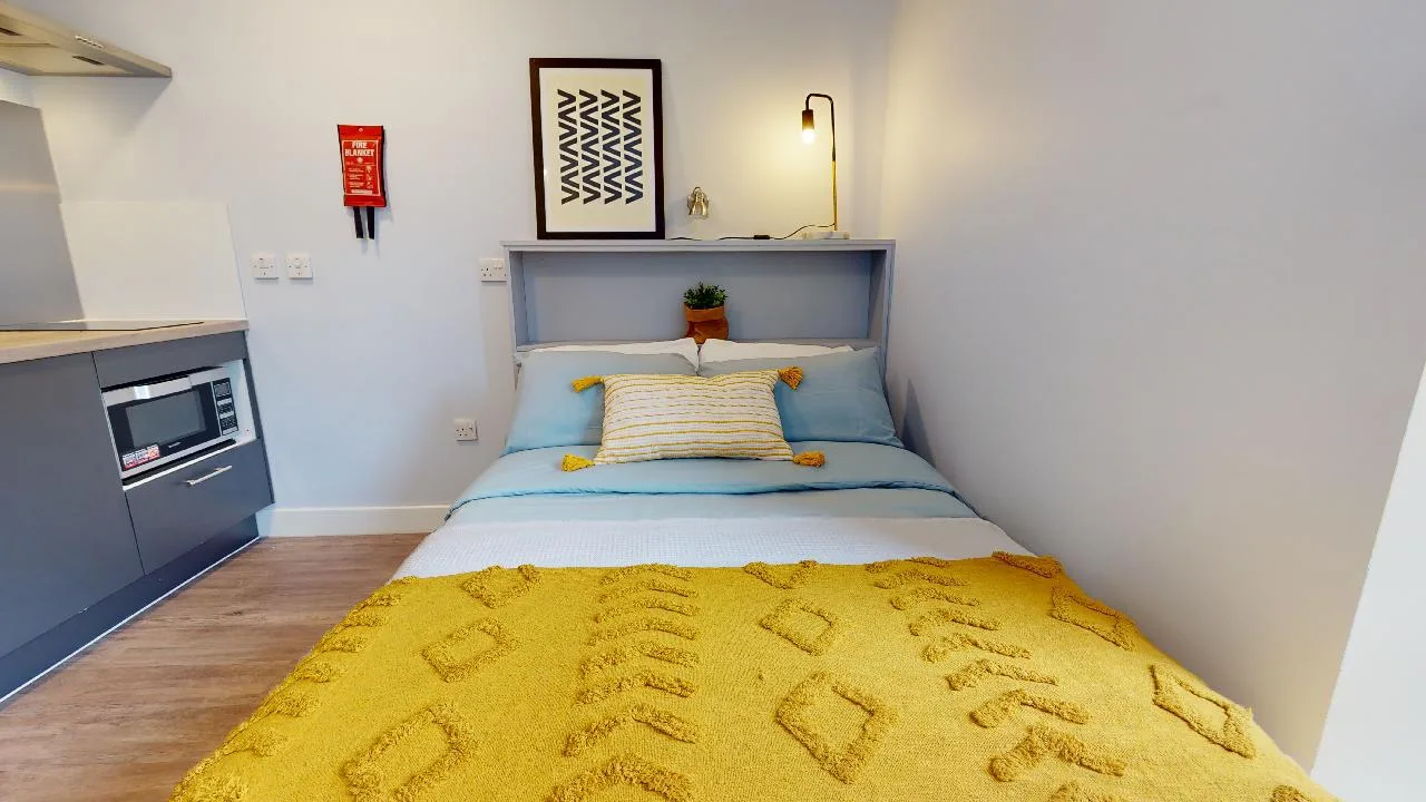 Get more space and privacy in our silver studio plus at iQ Elliott House
