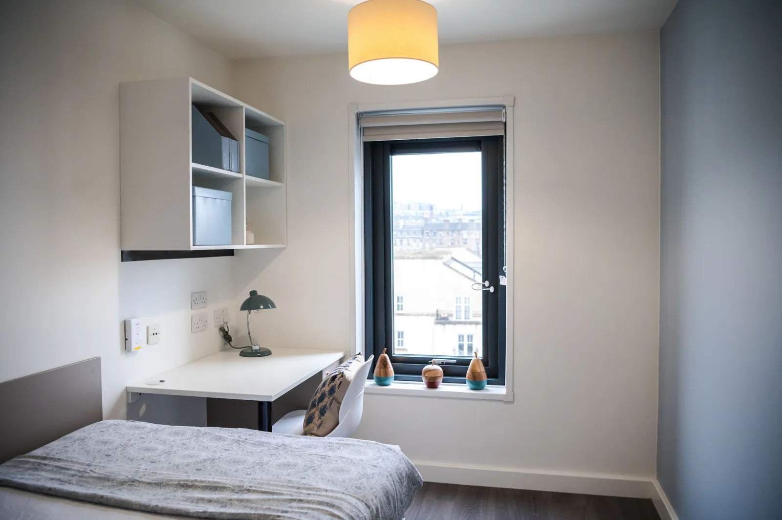 McDonald Road, Edinburgh | Book While You Can! photo 2