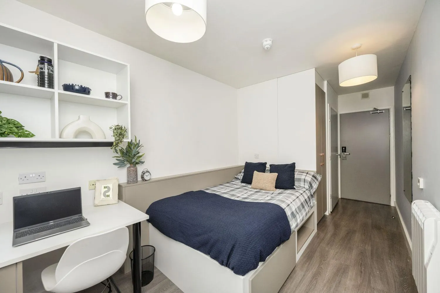 McDonald Road, Edinburgh | Book While You Can! photo 4