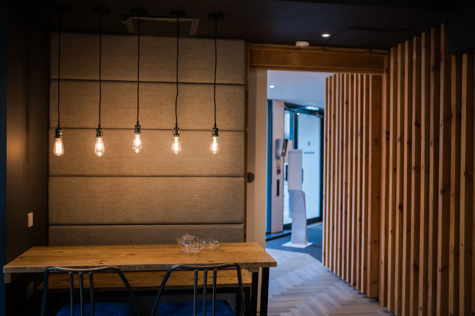 McDonald Road, Edinburgh | Book While You Can! photo 10