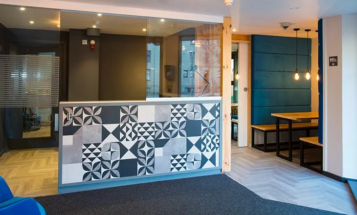 McDonald Road, Edinburgh | Book While You Can! photo 11