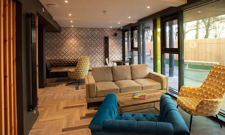 McDonald Road, Edinburgh | Book While You Can! photo 13