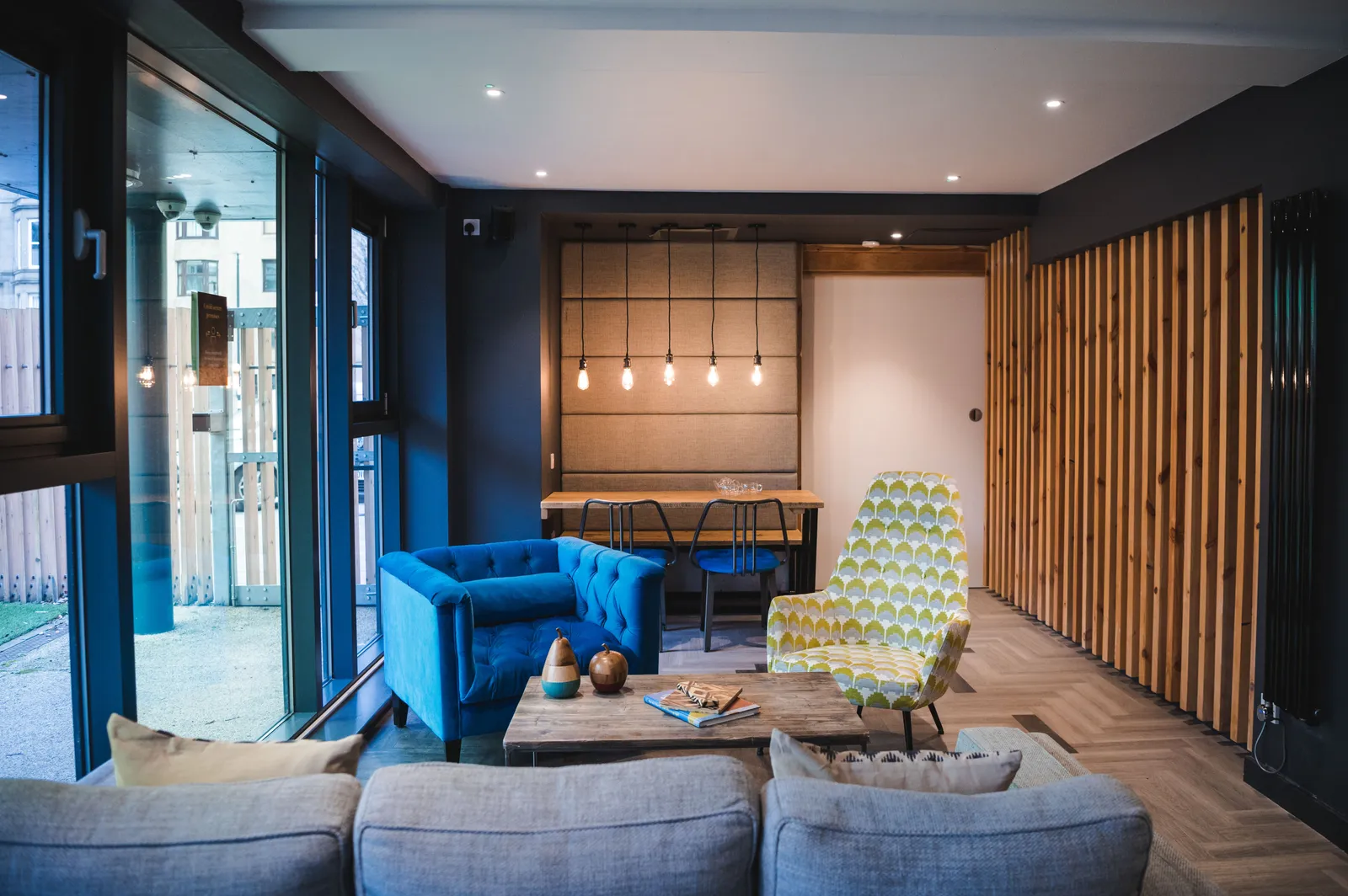 McDonald Road, Edinburgh | Book While You Can! photo 14