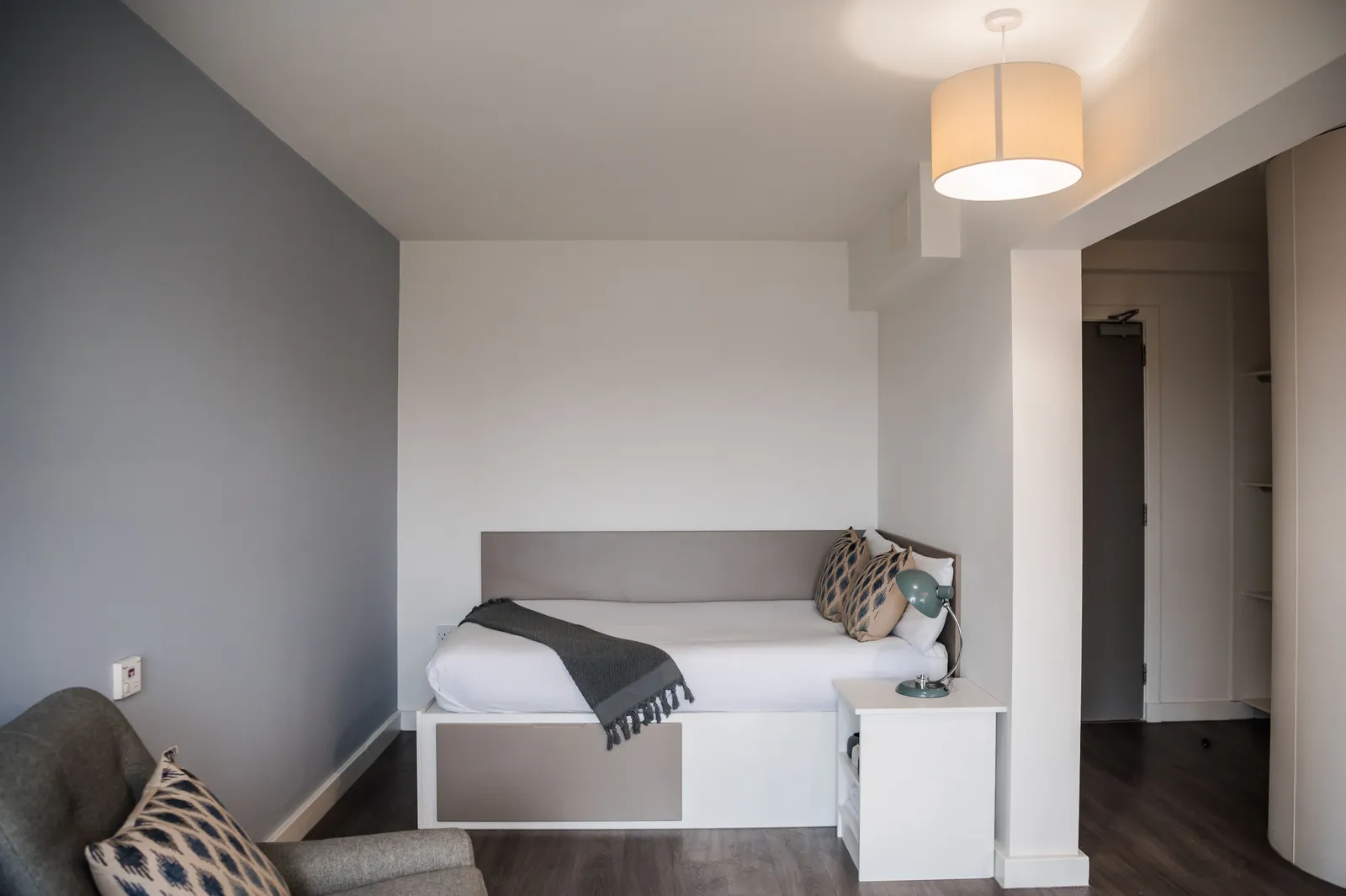 McDonald Road, Edinburgh | Book While You Can! photo 21