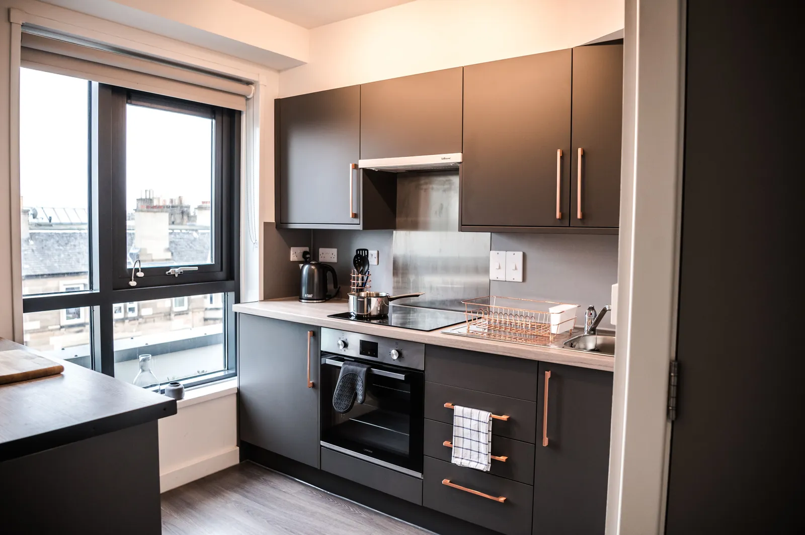McDonald Road, Edinburgh | Book While You Can! photo 23
