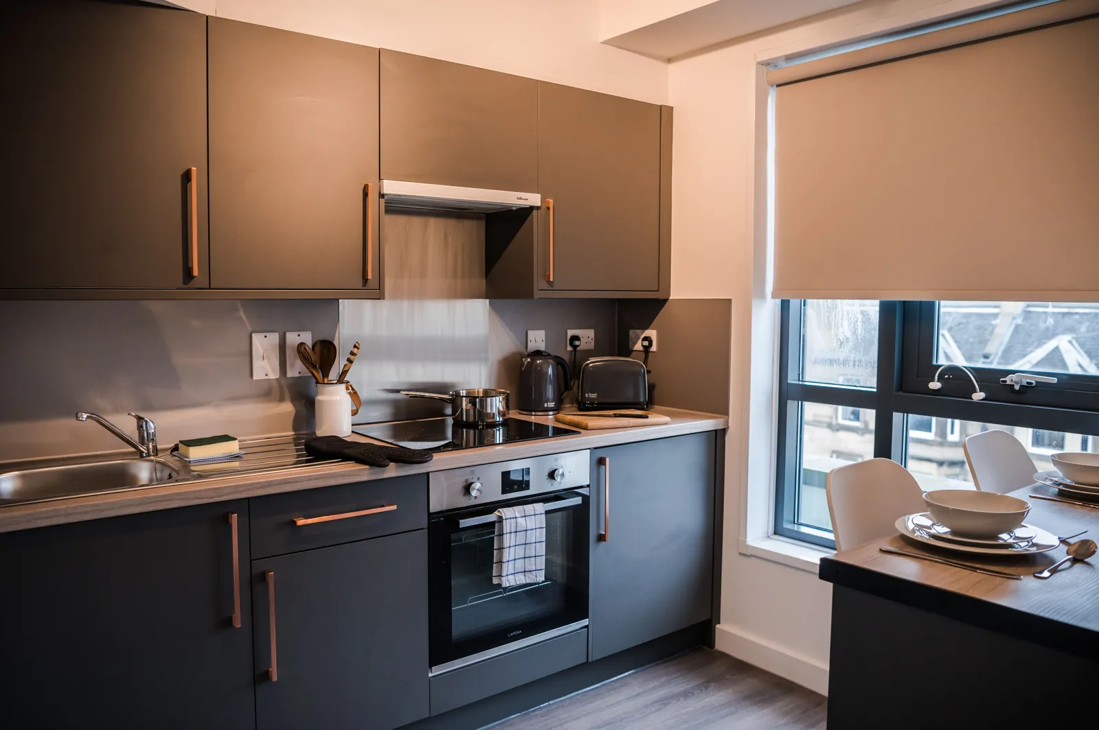 McDonald Road, Edinburgh | Book While You Can! photo 24