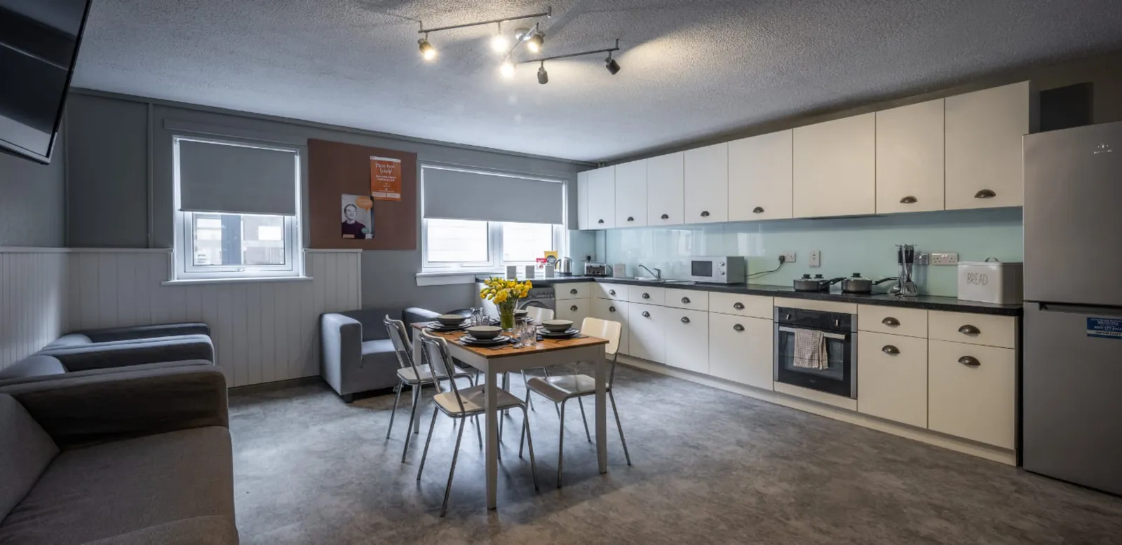 Meadow Court photo 3