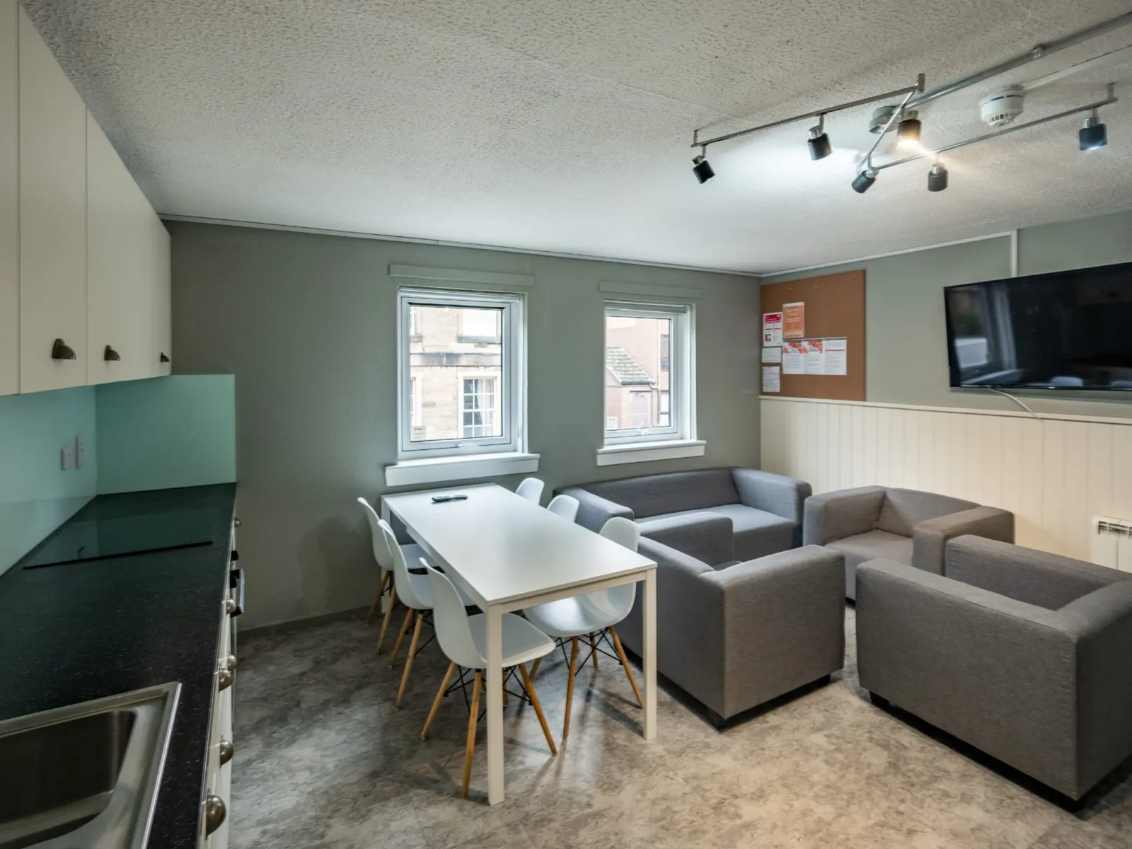 Meadow Court photo 18