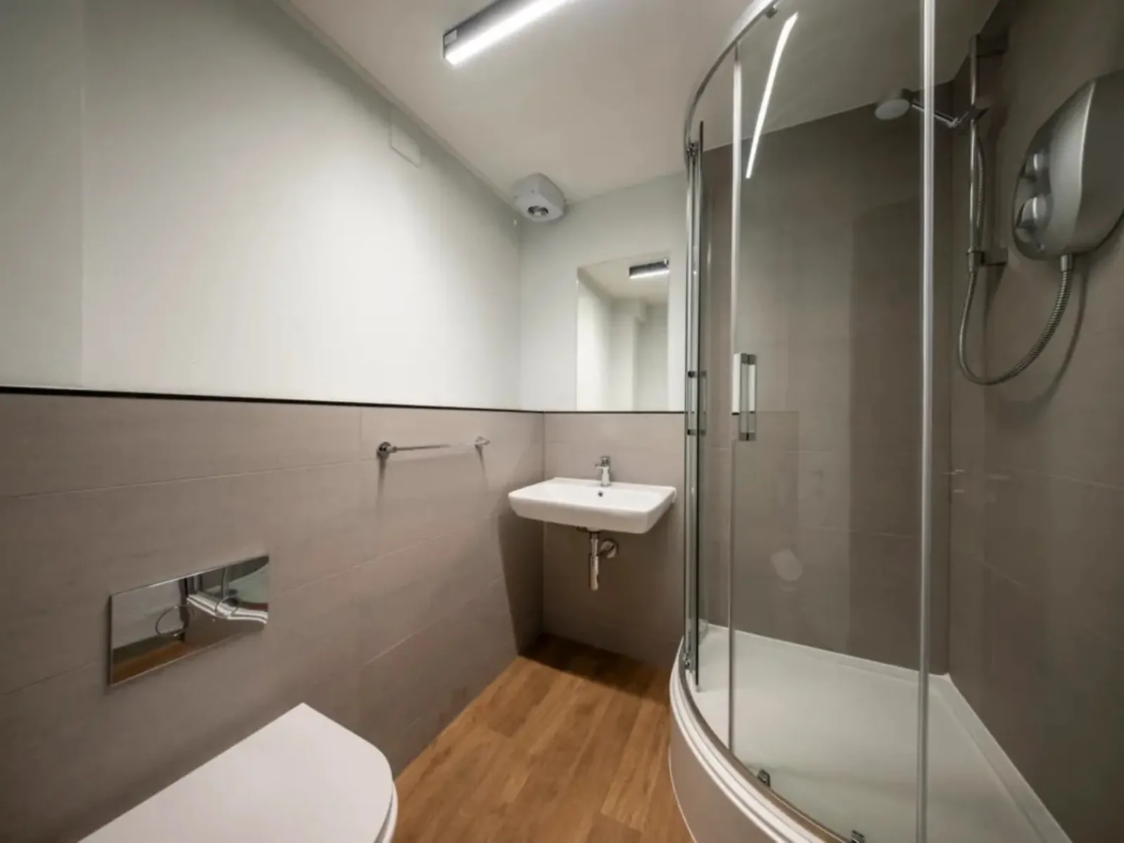 Meadow Court photo 20