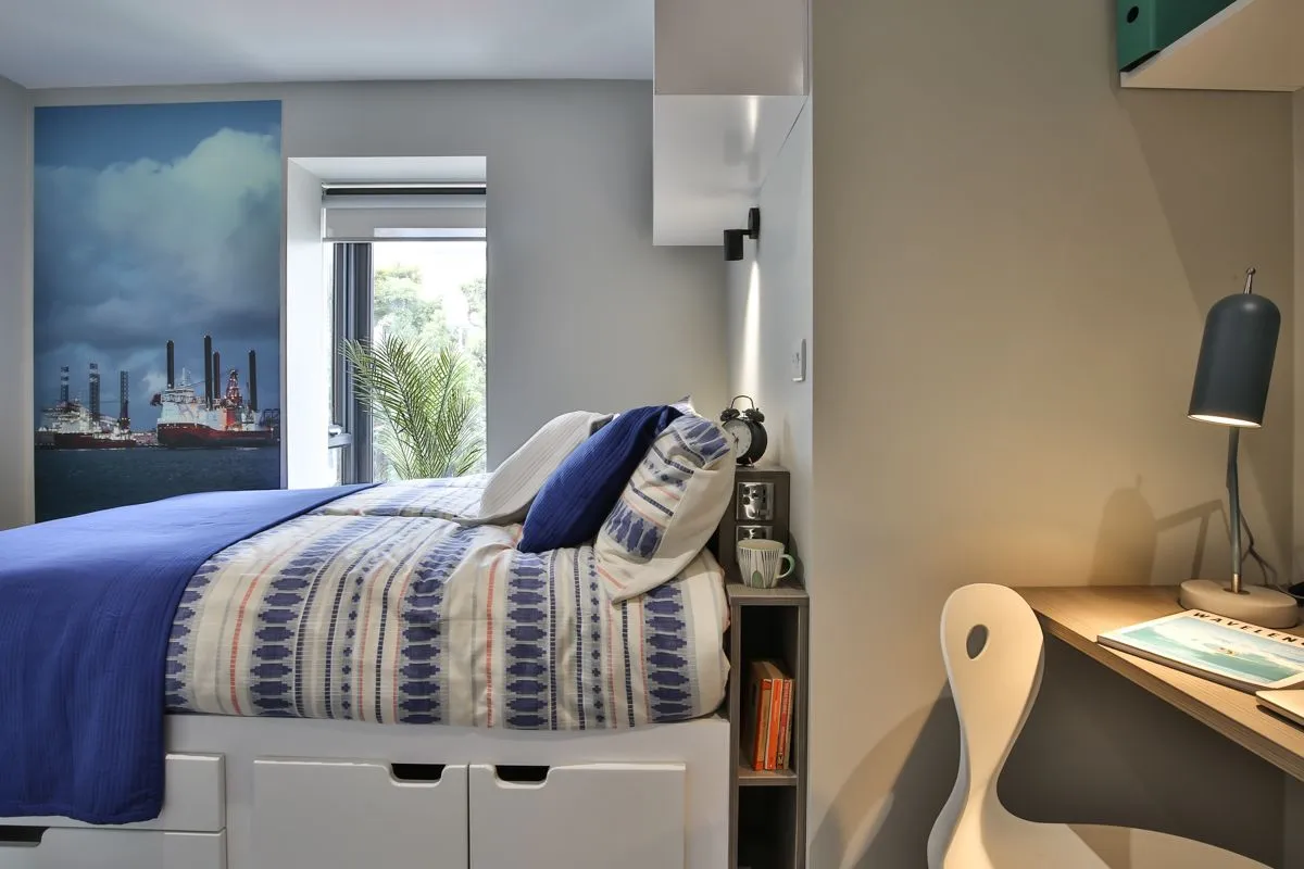 Classic 3-4 Bed Apartment at Clifton Place