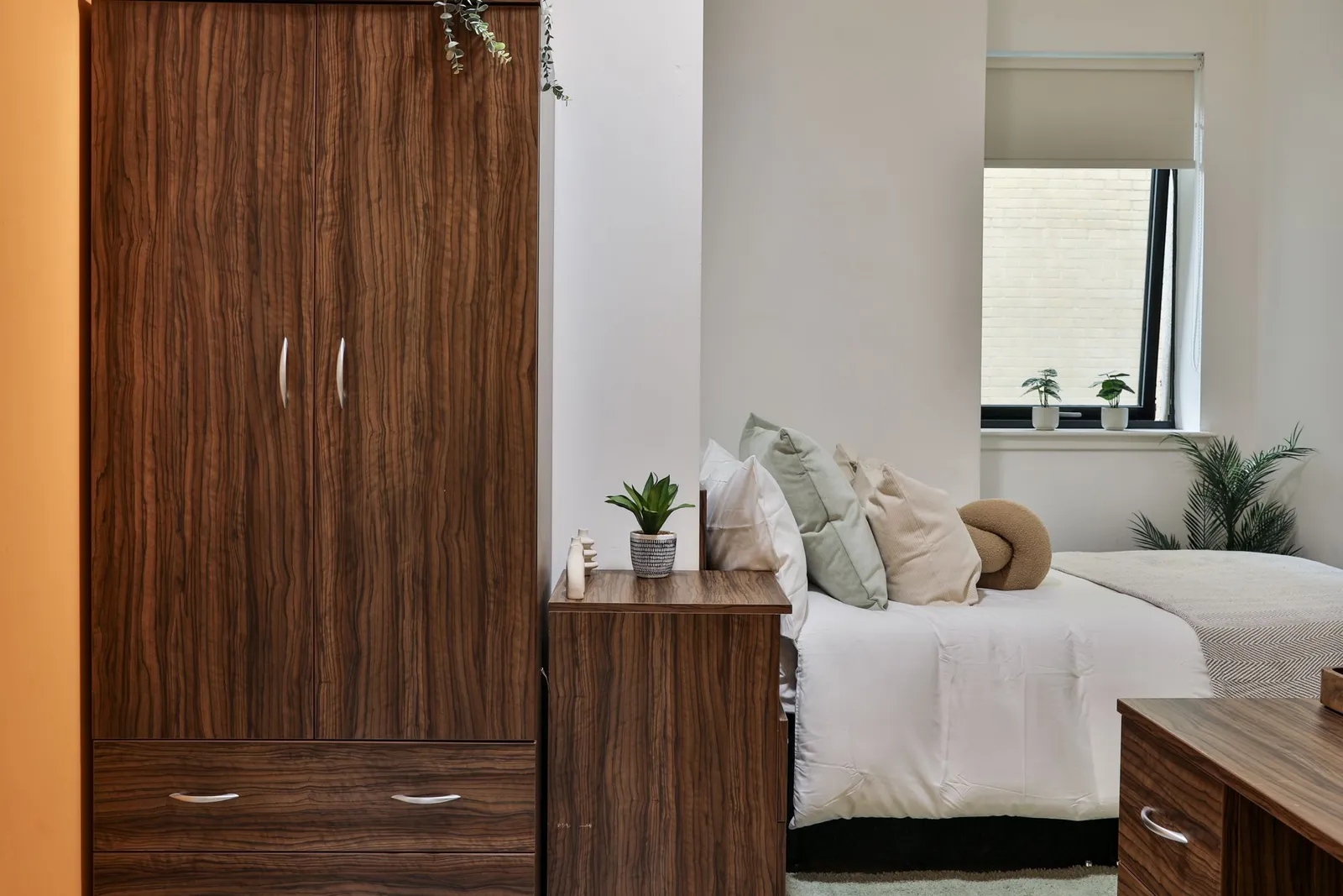 Classic 5 Bed Apartment at Claremont House