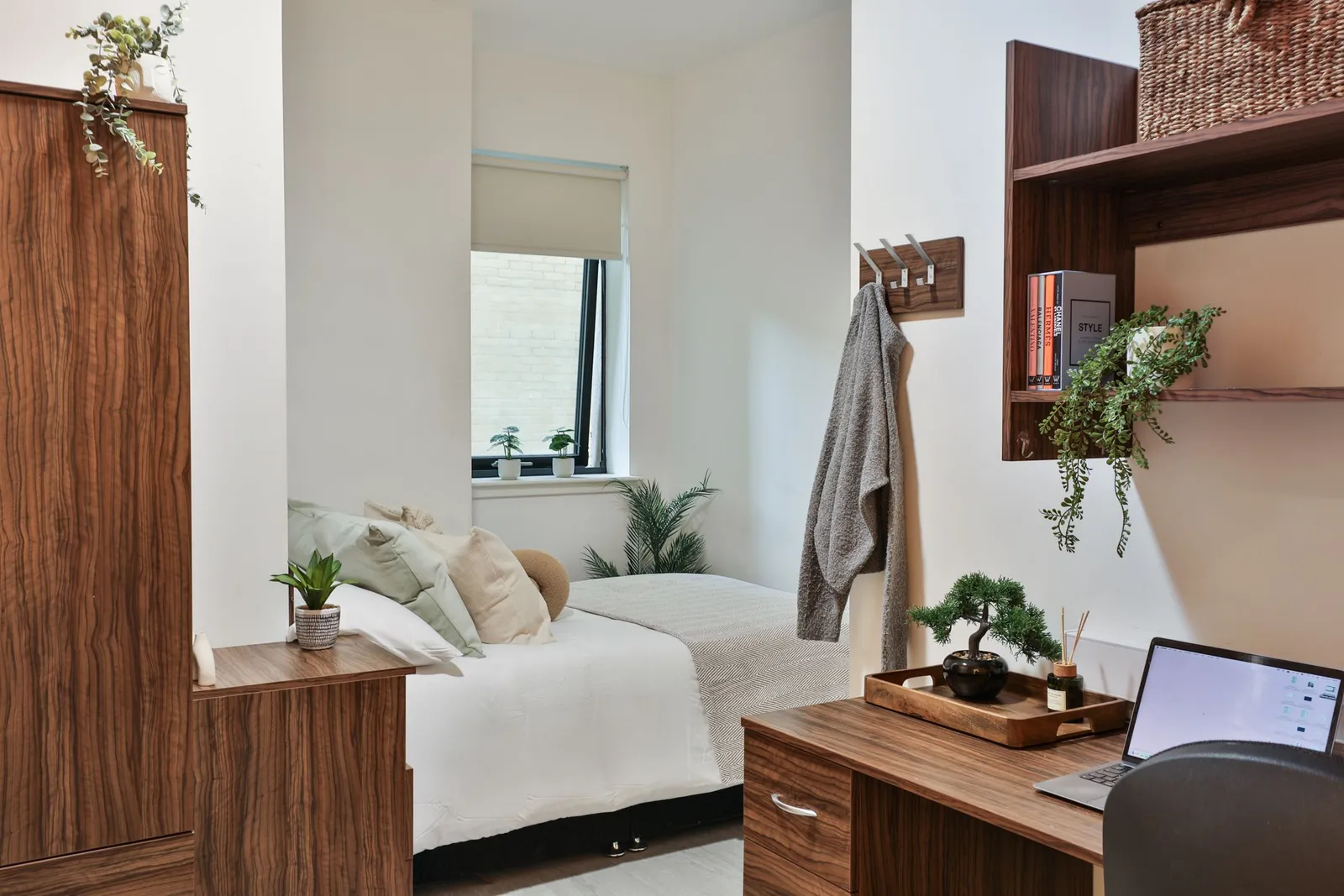Classic 4 Bed Apartment at Claremont House