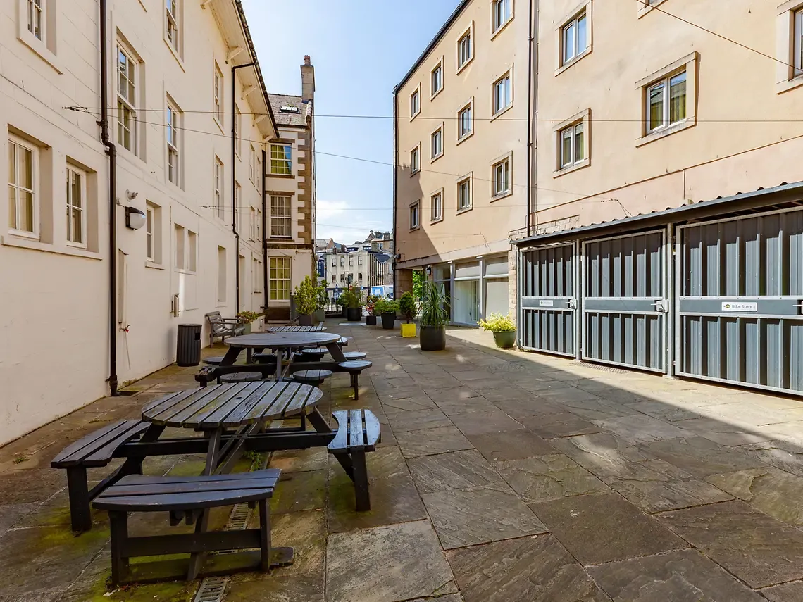 Yugo Cable Street photo 16