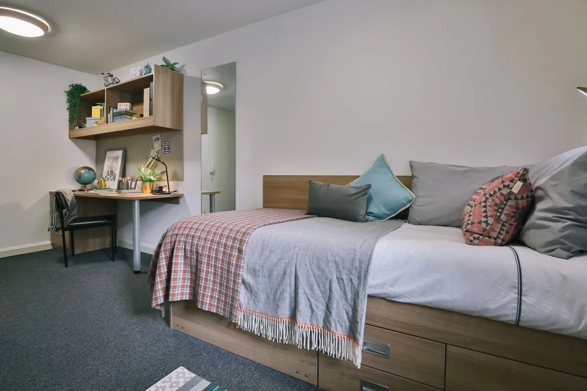 Classic Bigger Shared Apartment at Victoria Court