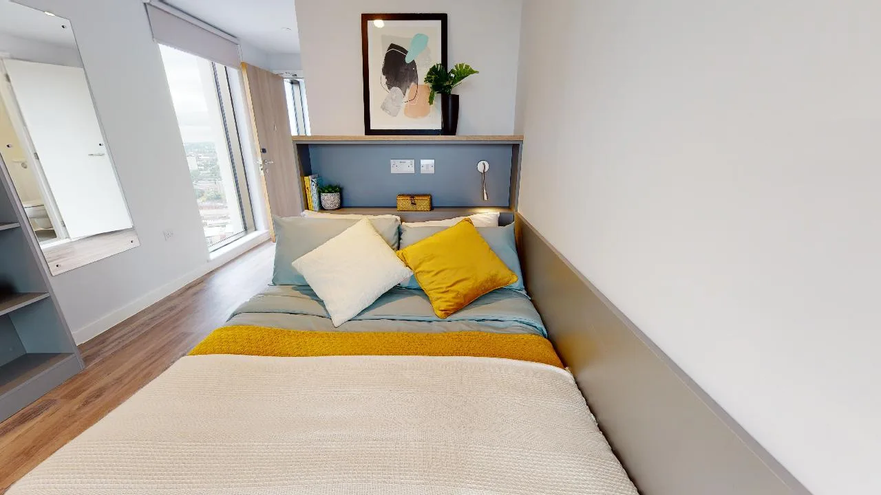 Stylish city living in our gold en suite deluxe at iQ Altus House