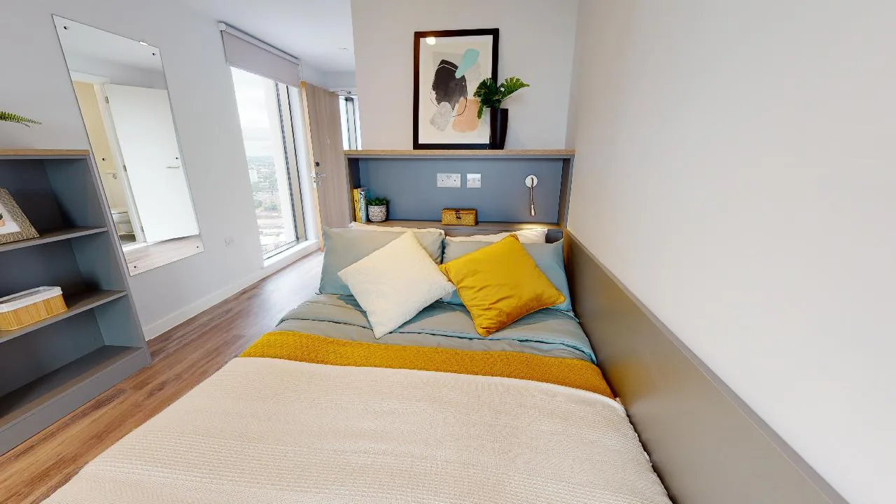 Stylish city living in our platinum en suite deluxe at iQ Altus House