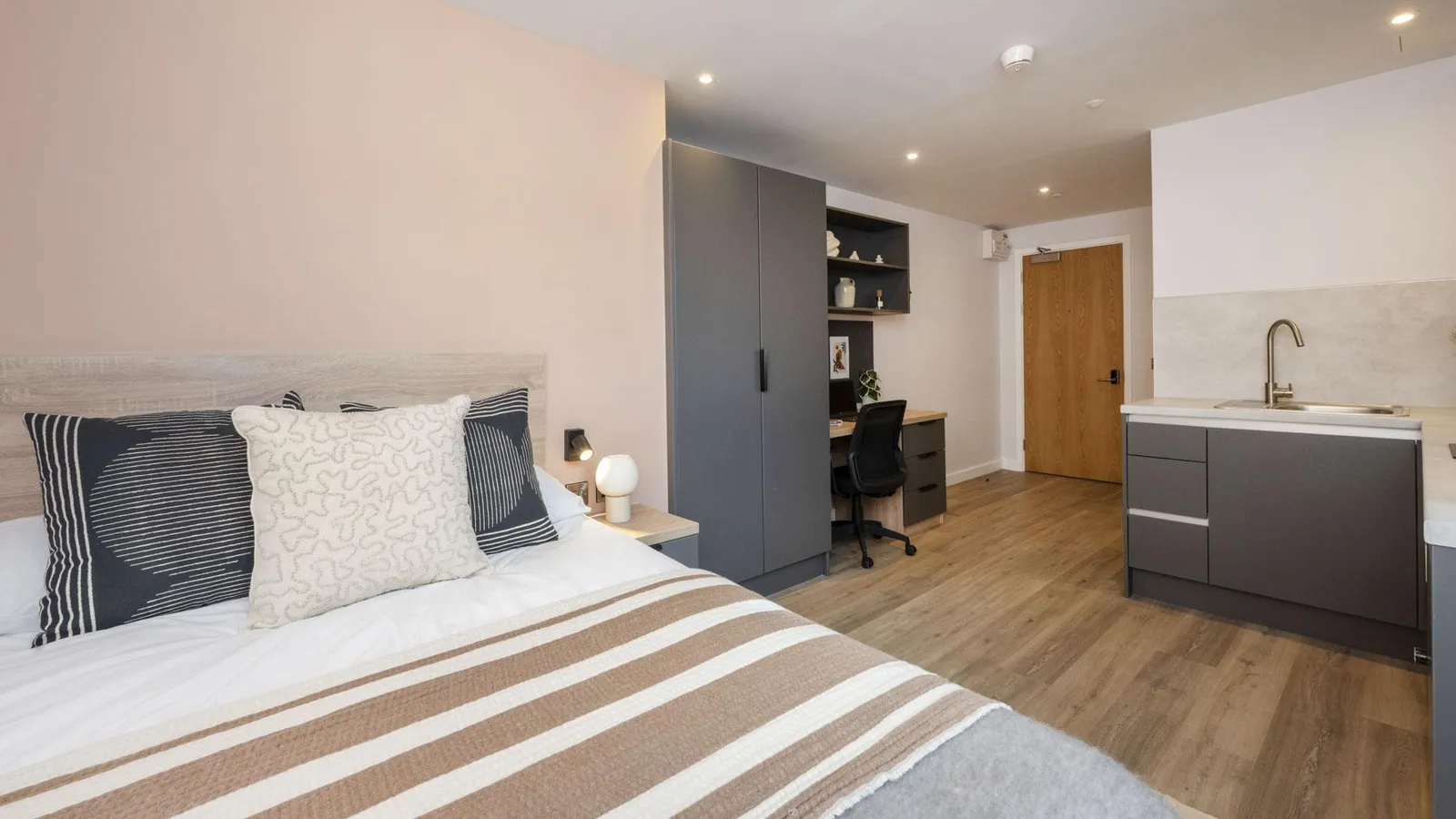 Headrow Court photo 13